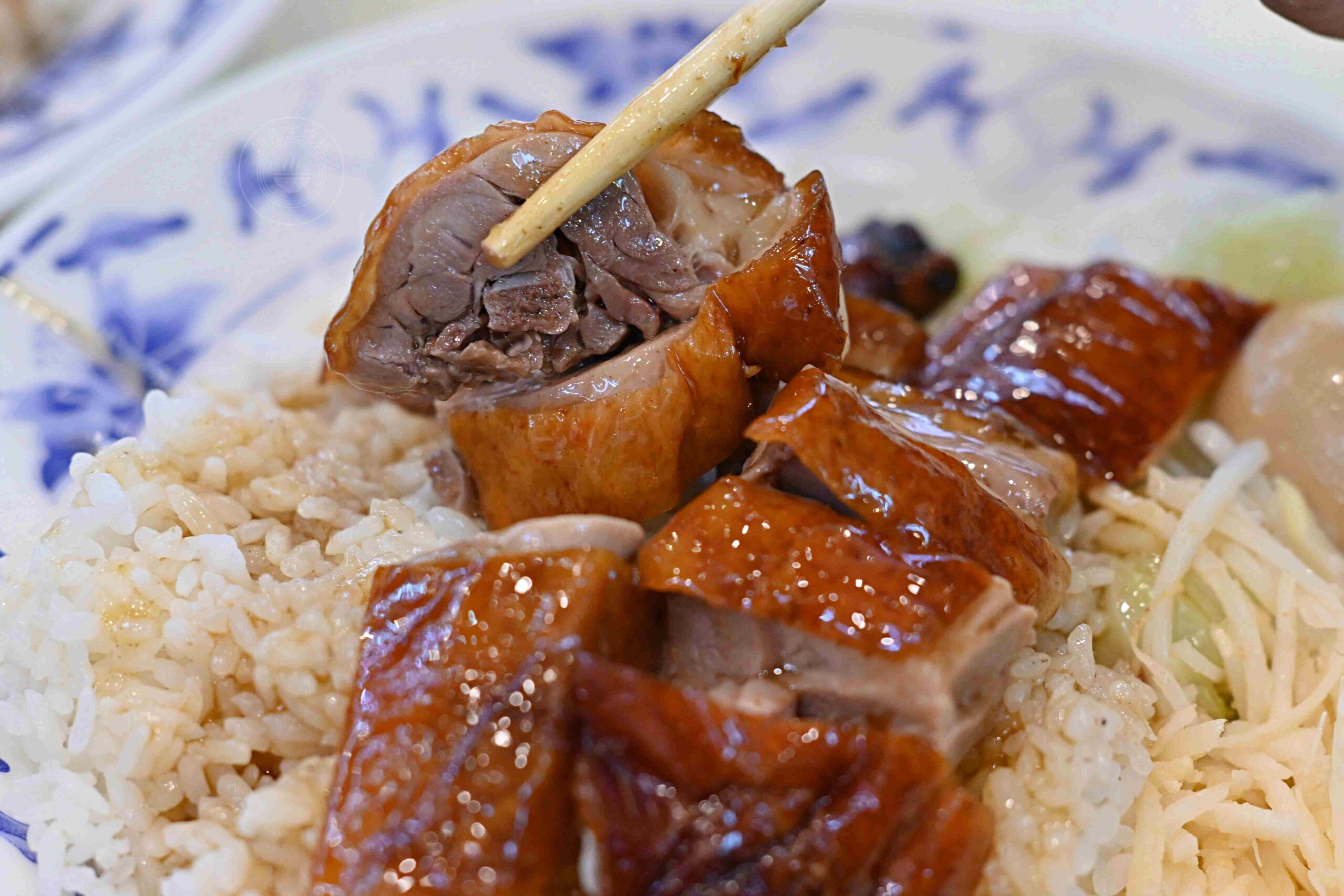 【新莊美食】港宏燒臘，沒開門就在排隊超強燒臘，皮脆肉嫩帶有炭火香推薦(菜單) @趙先生吃飯