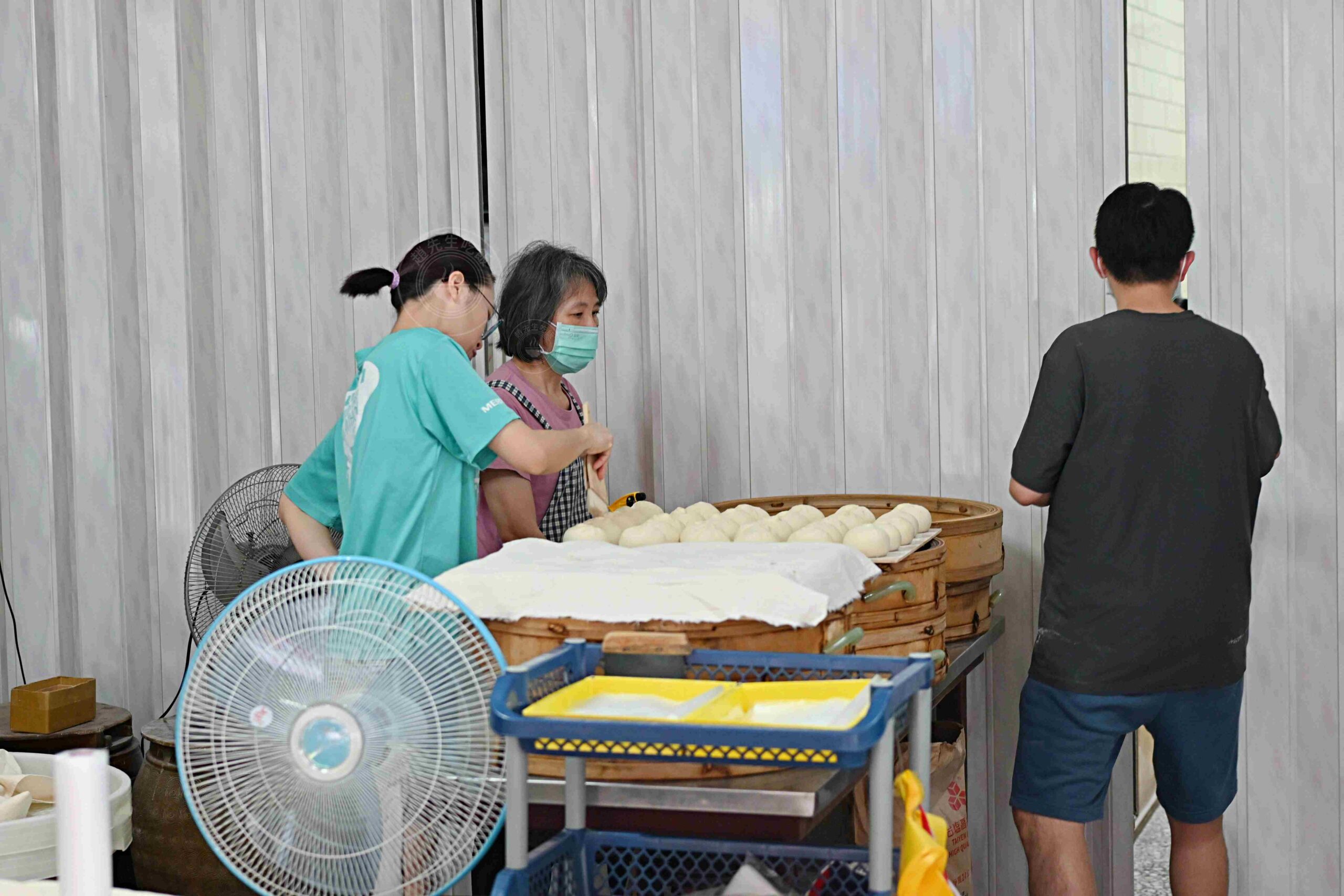 【宜蘭礁溪美食】礁溪包子饅頭專賣店，出爐秒殺、每人限購排隊老店推薦肉包饅頭(菜單) @趙先生吃飯