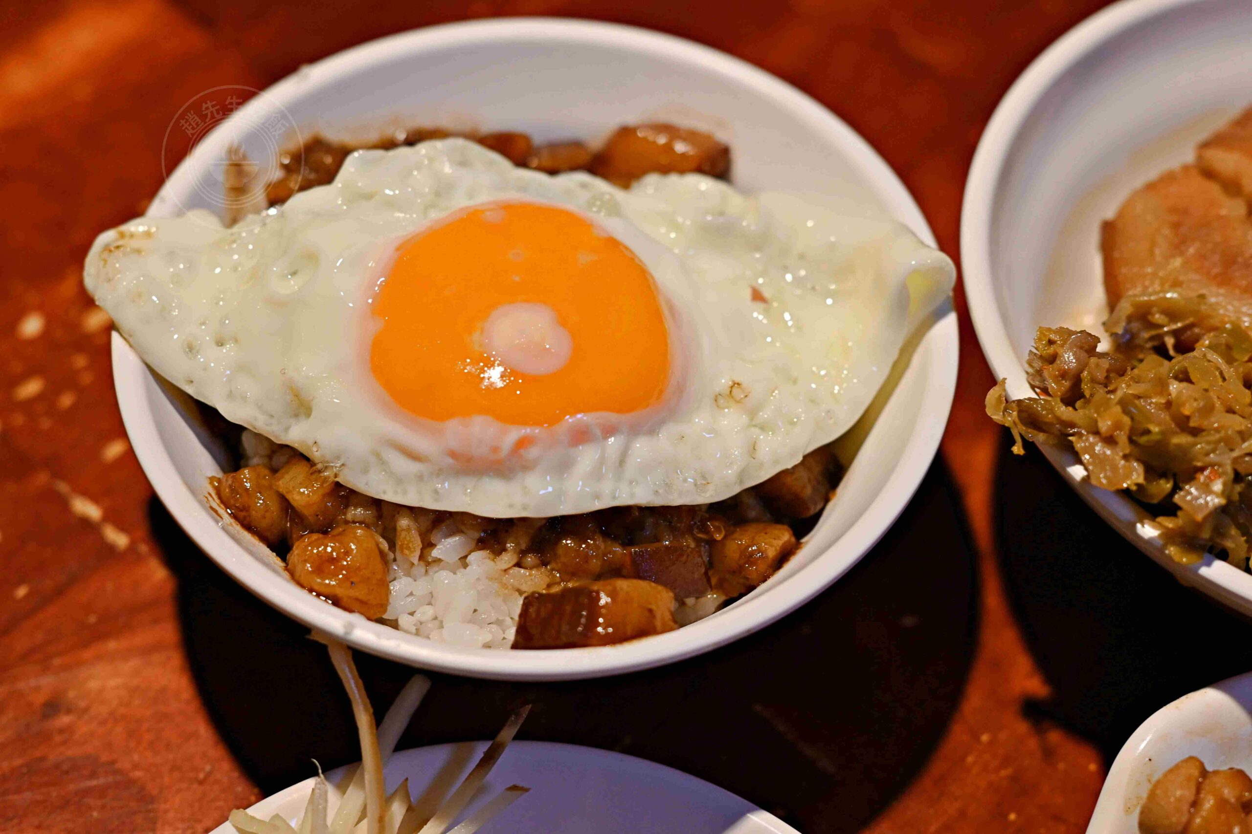 【台北車站美食】大稻埕魯肉飯，巷弄裡傳承一甲子的黑金膠質肥肉推薦(菜單) @趙先生吃飯