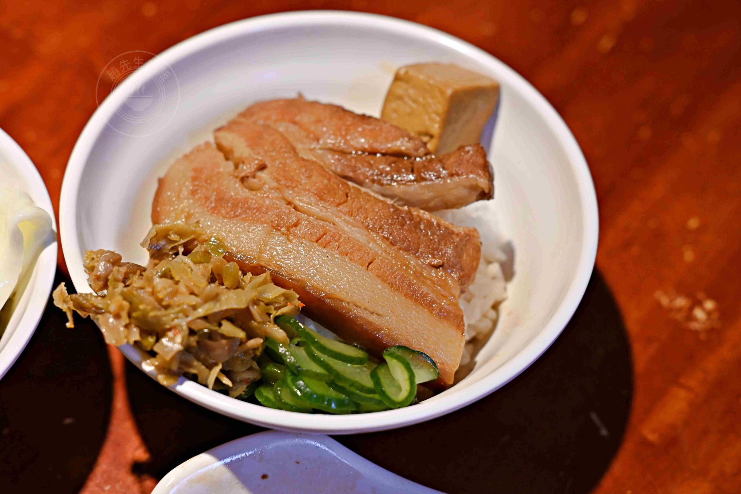 【台北車站美食】大稻埕魯肉飯，巷弄裡傳承一甲子的黑金膠質肥肉推薦(菜單) @趙先生吃飯