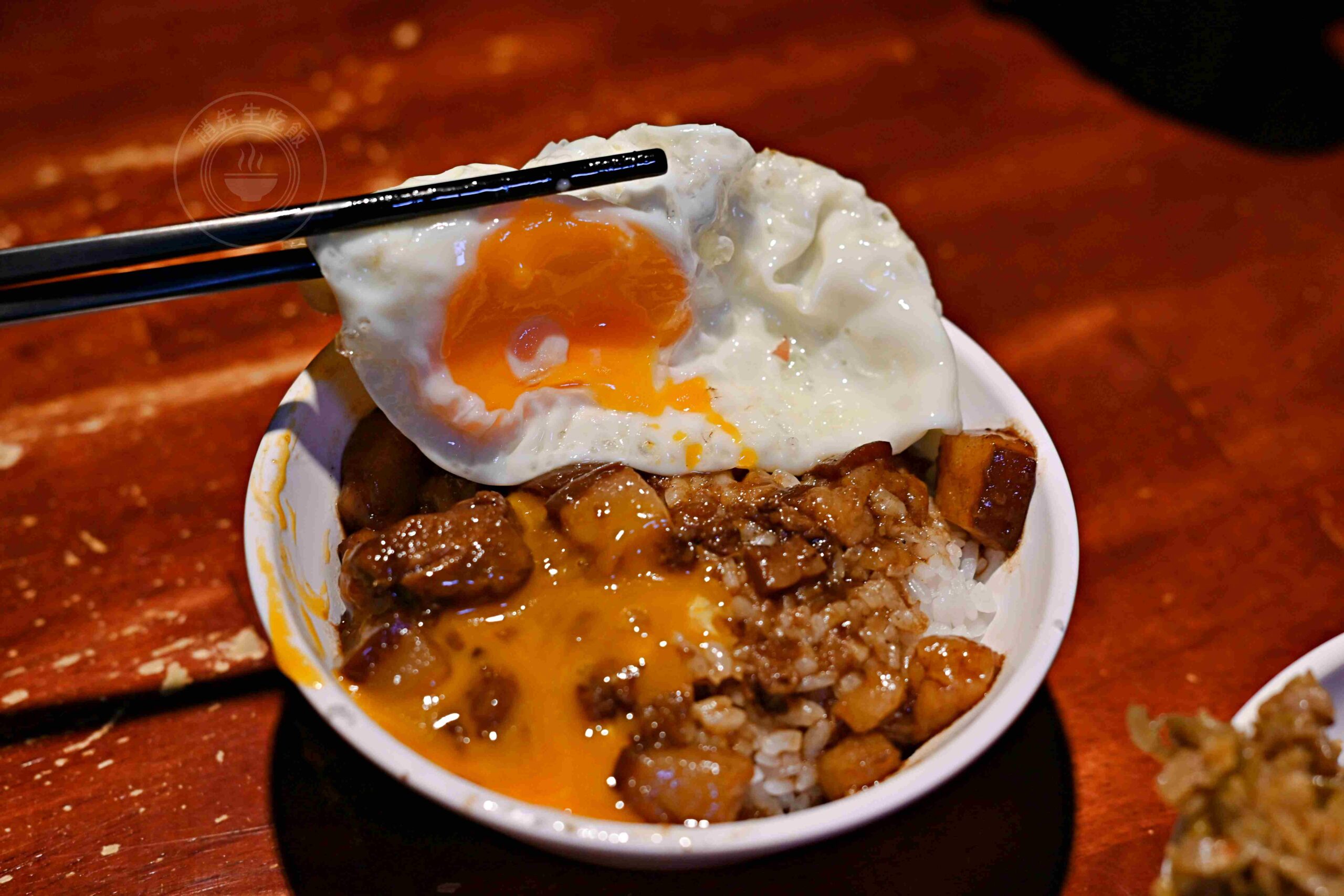 【台北車站美食】大稻埕魯肉飯，巷弄裡傳承一甲子的黑金膠質肥肉推薦(菜單) @趙先生吃飯
