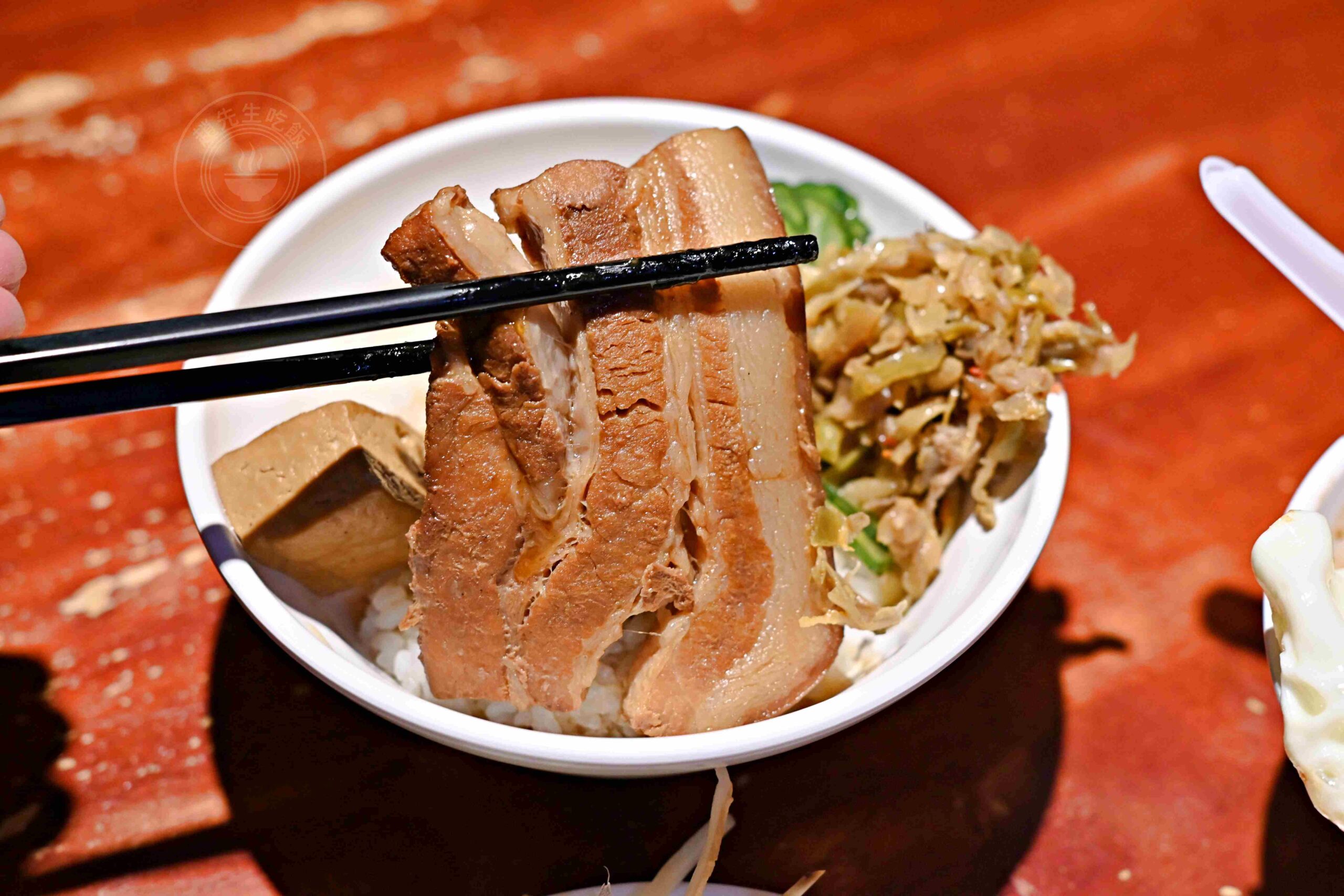 【台北車站美食】大稻埕魯肉飯，巷弄裡傳承一甲子的黑金膠質肥肉推薦(菜單) @趙先生吃飯