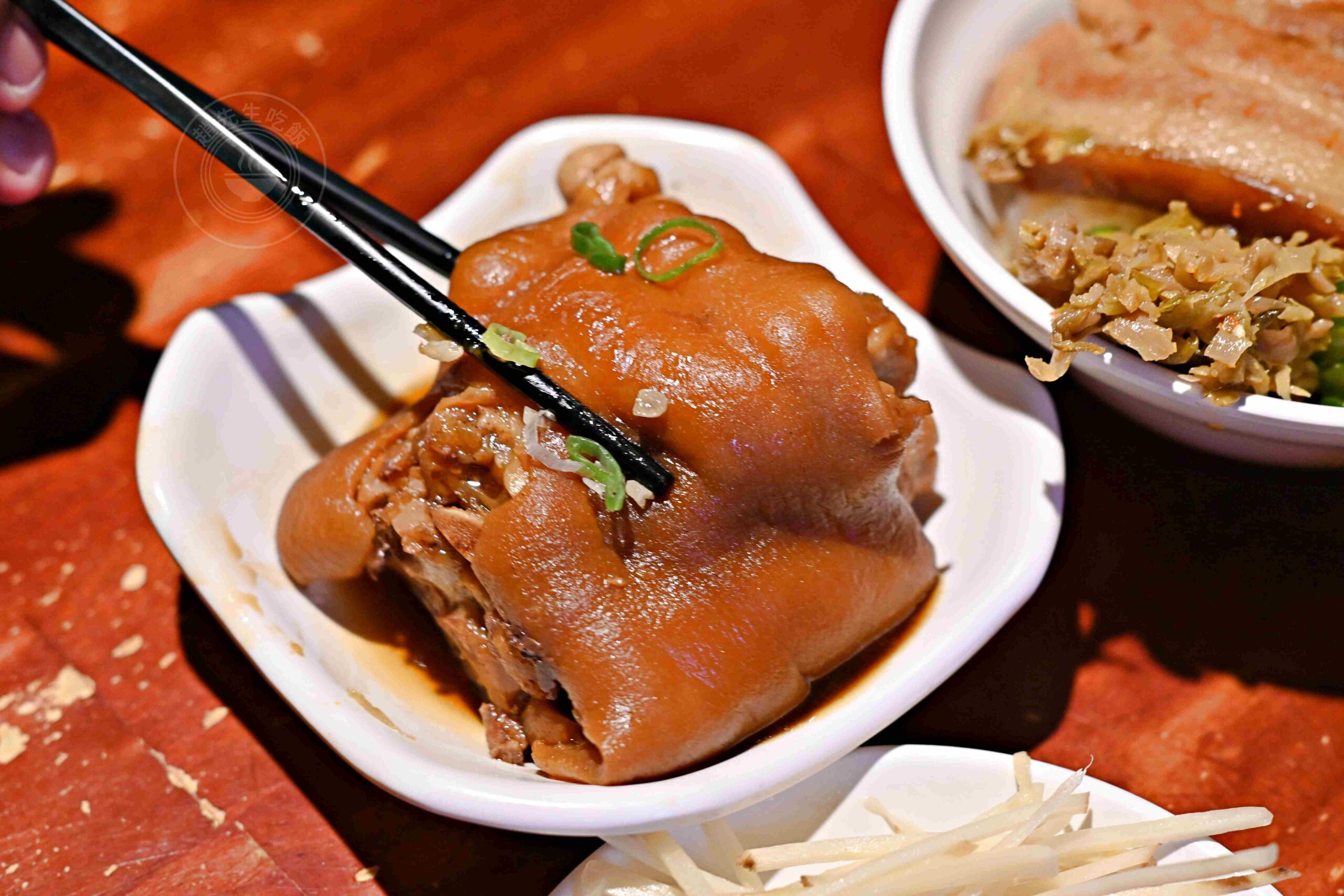 【台北車站美食】大稻埕魯肉飯，巷弄裡傳承一甲子的黑金膠質肥肉推薦(菜單) @趙先生吃飯