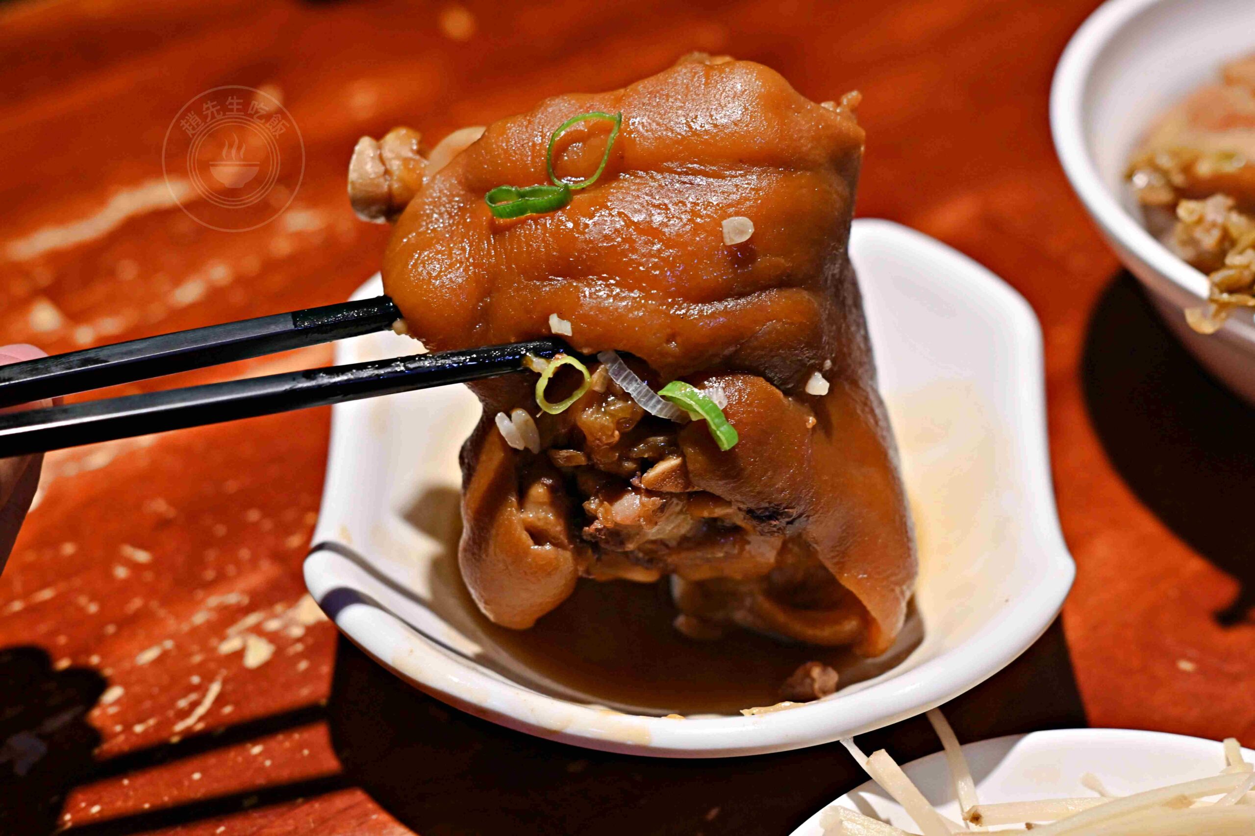 【台北車站美食】大稻埕魯肉飯，巷弄裡傳承一甲子的黑金膠質肥肉推薦(菜單) @趙先生吃飯