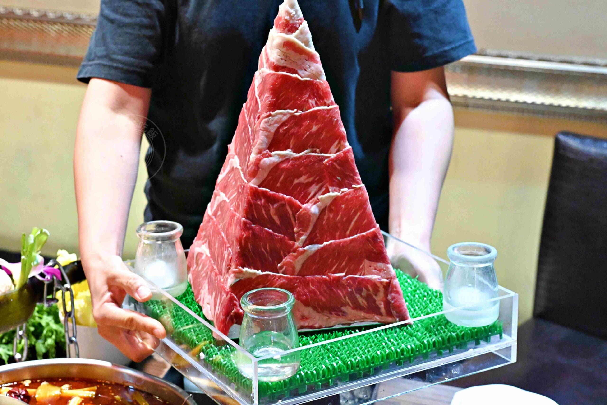【林口美食】舞之椒頂級麻辣鴛鴦鍋，肉片超大盤，純正四川湯底直接喝也可以推薦(菜單) @趙先生吃飯