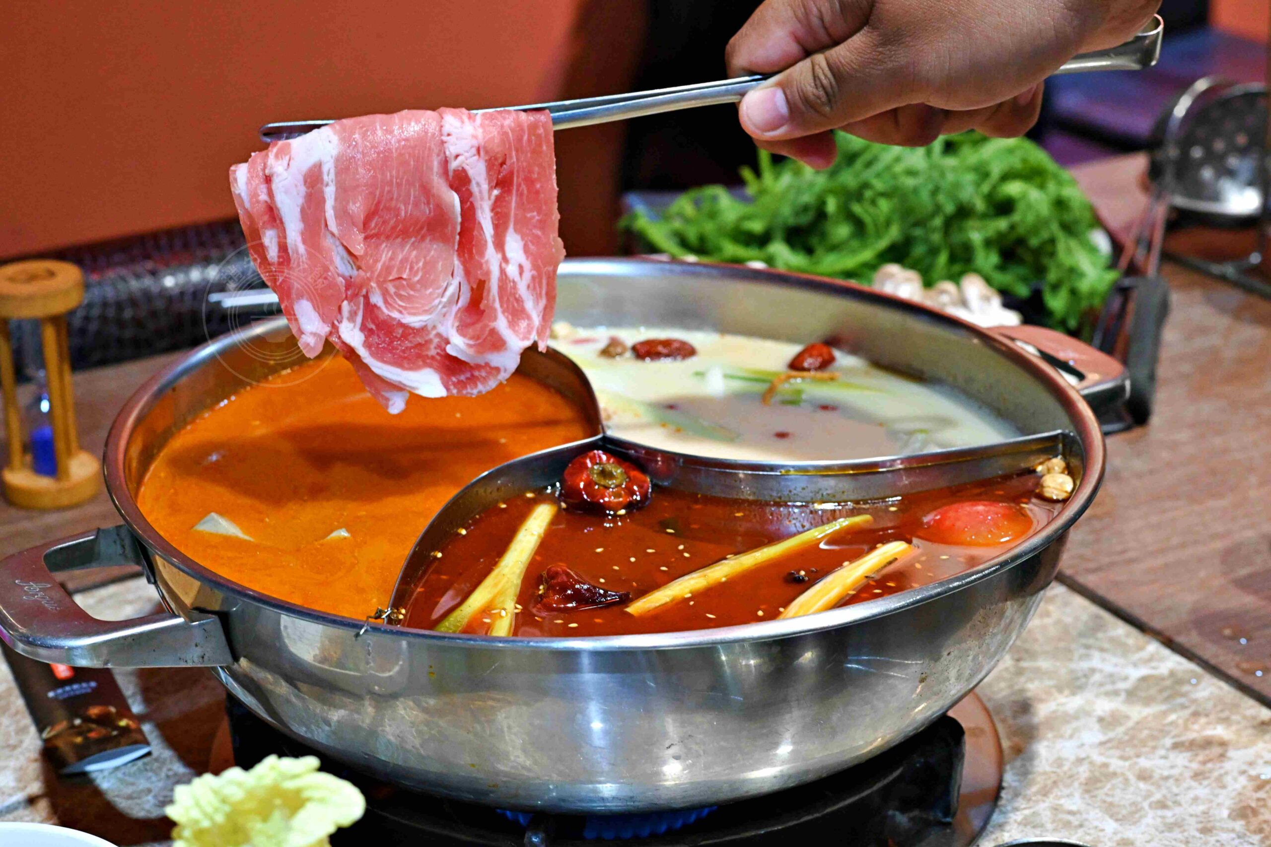 【林口美食】舞之椒頂級麻辣鴛鴦鍋，肉片超大盤，純正四川湯底直接喝也可以推薦(菜單) @趙先生吃飯