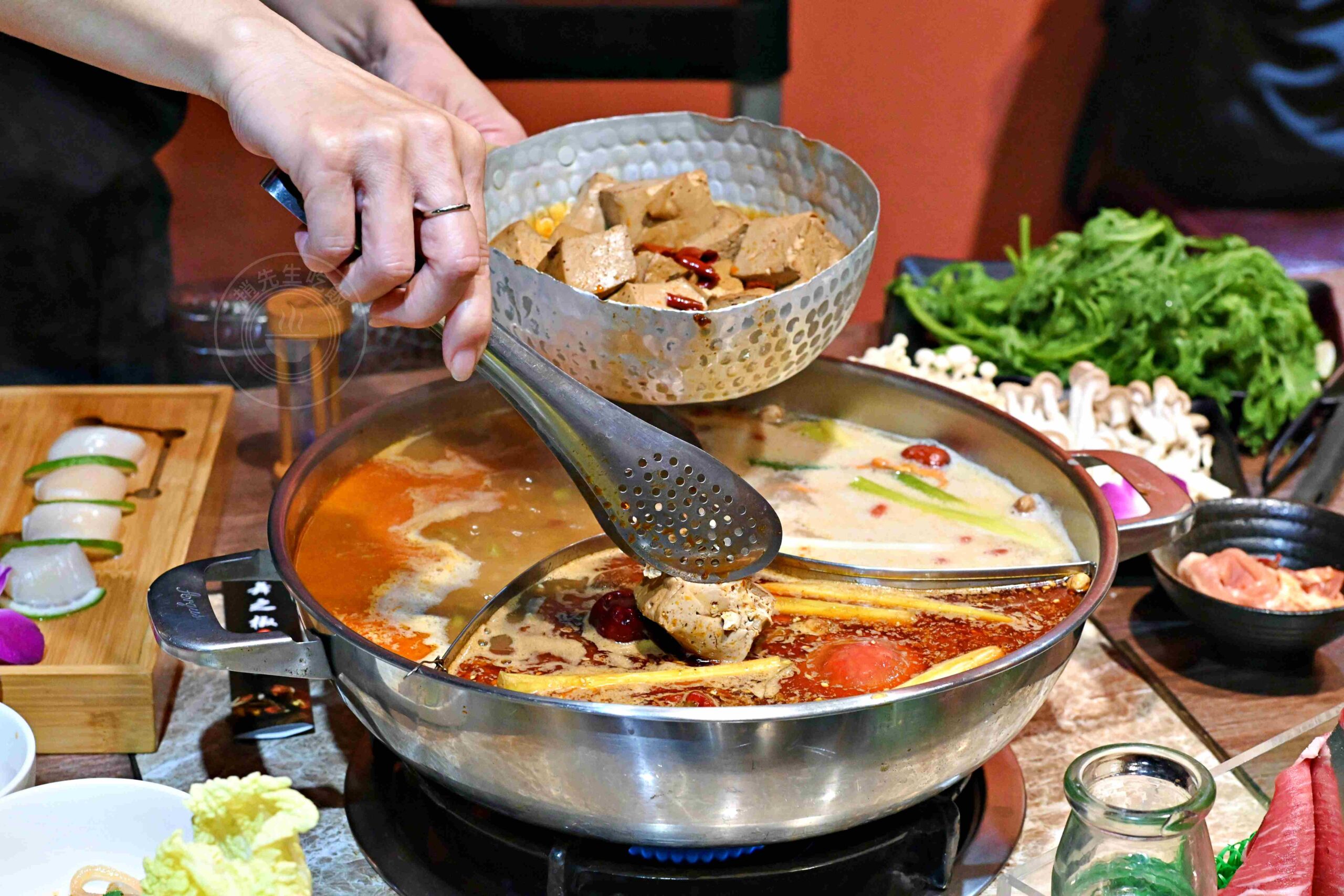 【林口美食】舞之椒頂級麻辣鴛鴦鍋，肉片超大盤，純正四川湯底直接喝也可以推薦(菜單) @趙先生吃飯