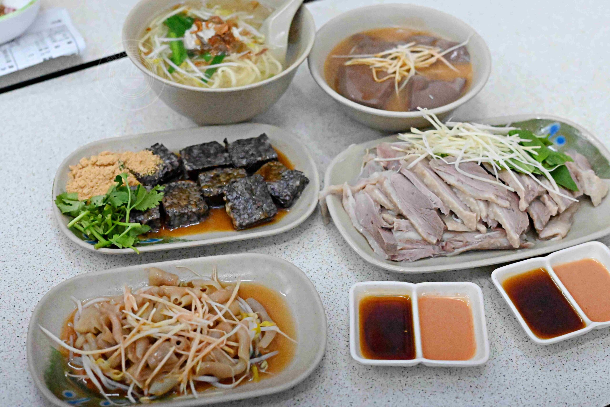 【景美夜市美食】鵝媽媽鵝肉切仔麵，連三年米其林必比登推薦超平價鵝肉推薦(菜單) @趙先生吃飯