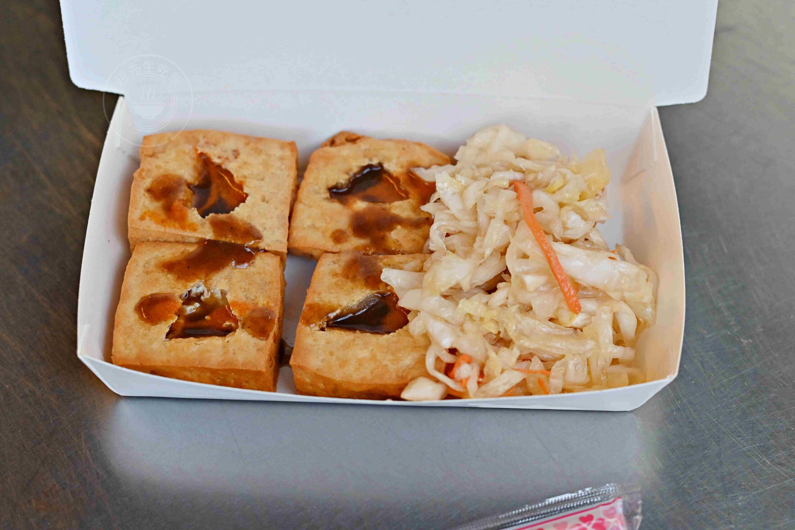 【彰化美食】阿泓臭豆腐，在地人天天追著車跑的隱藏版排隊餐車推薦(菜單) @趙先生吃飯