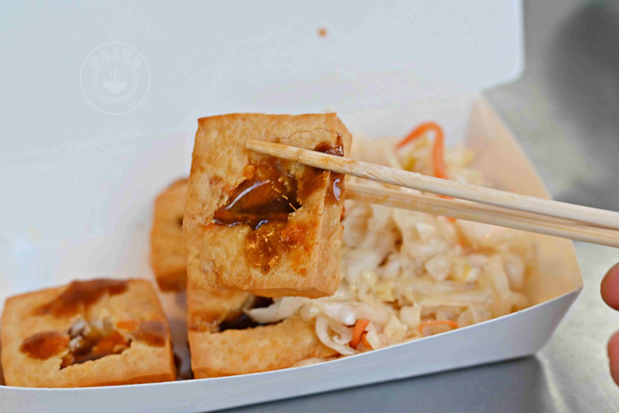 【彰化美食】阿泓臭豆腐，在地人天天追著車跑的隱藏版排隊餐車推薦(菜單) @趙先生吃飯