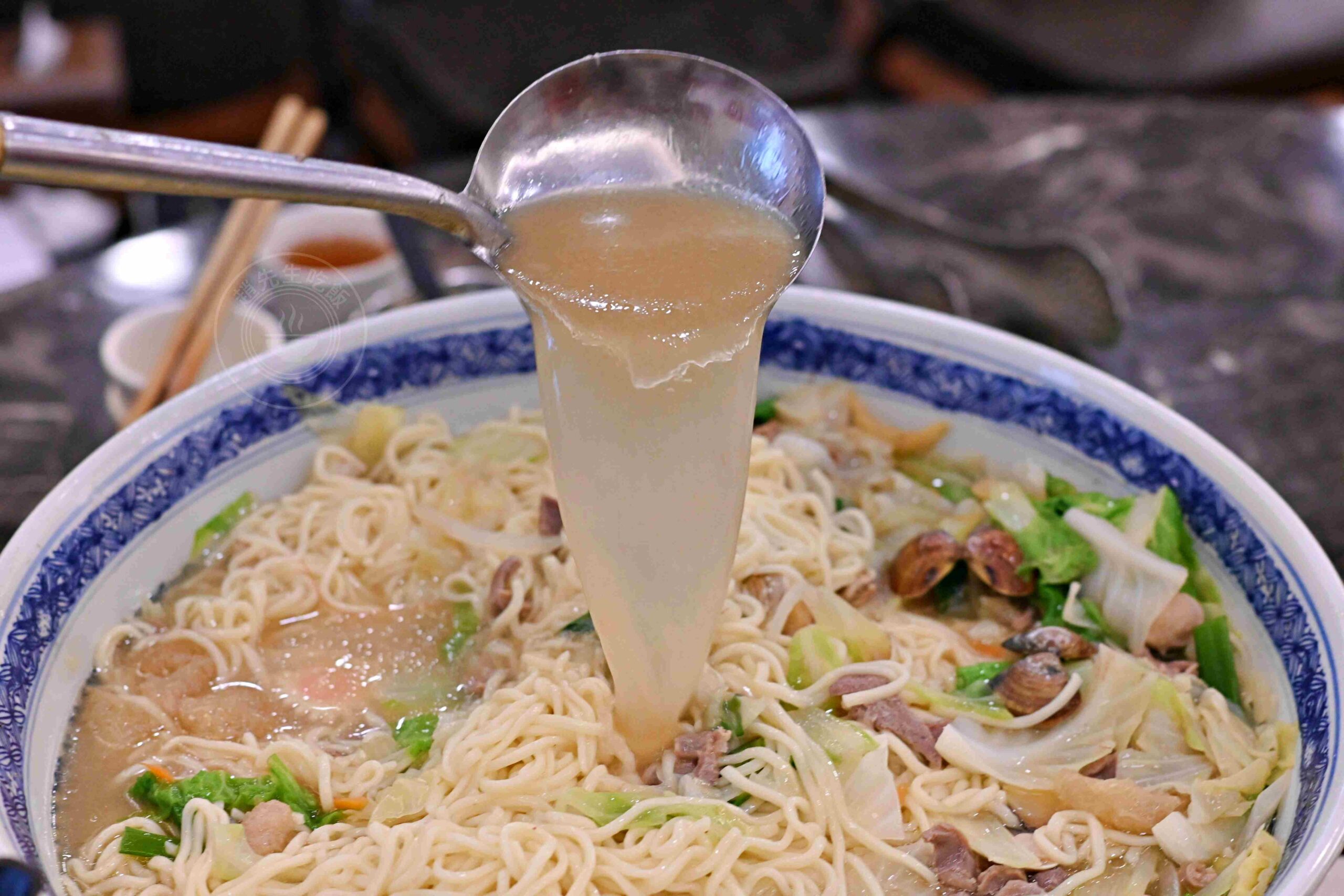 【八里美食】張吳記什錦麵，巨無霸什錦麵超誇張，熱炒也好吃，在地名店推薦(菜單) @趙先生吃飯