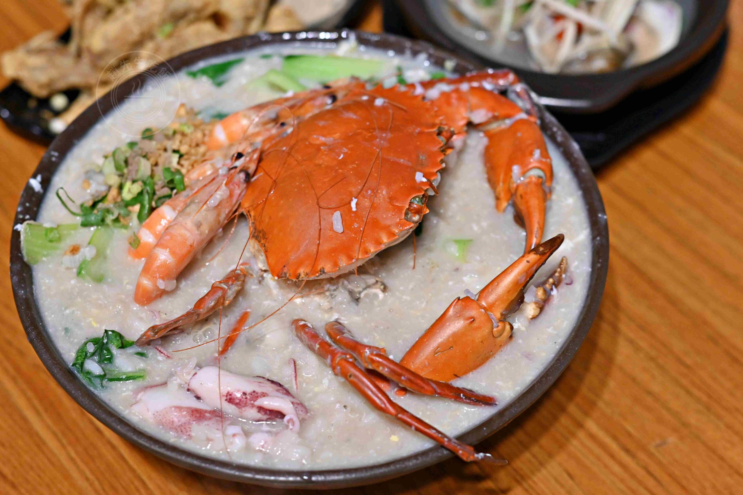 【金山老街美食】金山大碗螃蟹，不吃鴨肉改吃爆量海鮮沙公粥推薦(菜單) @趙先生吃飯
