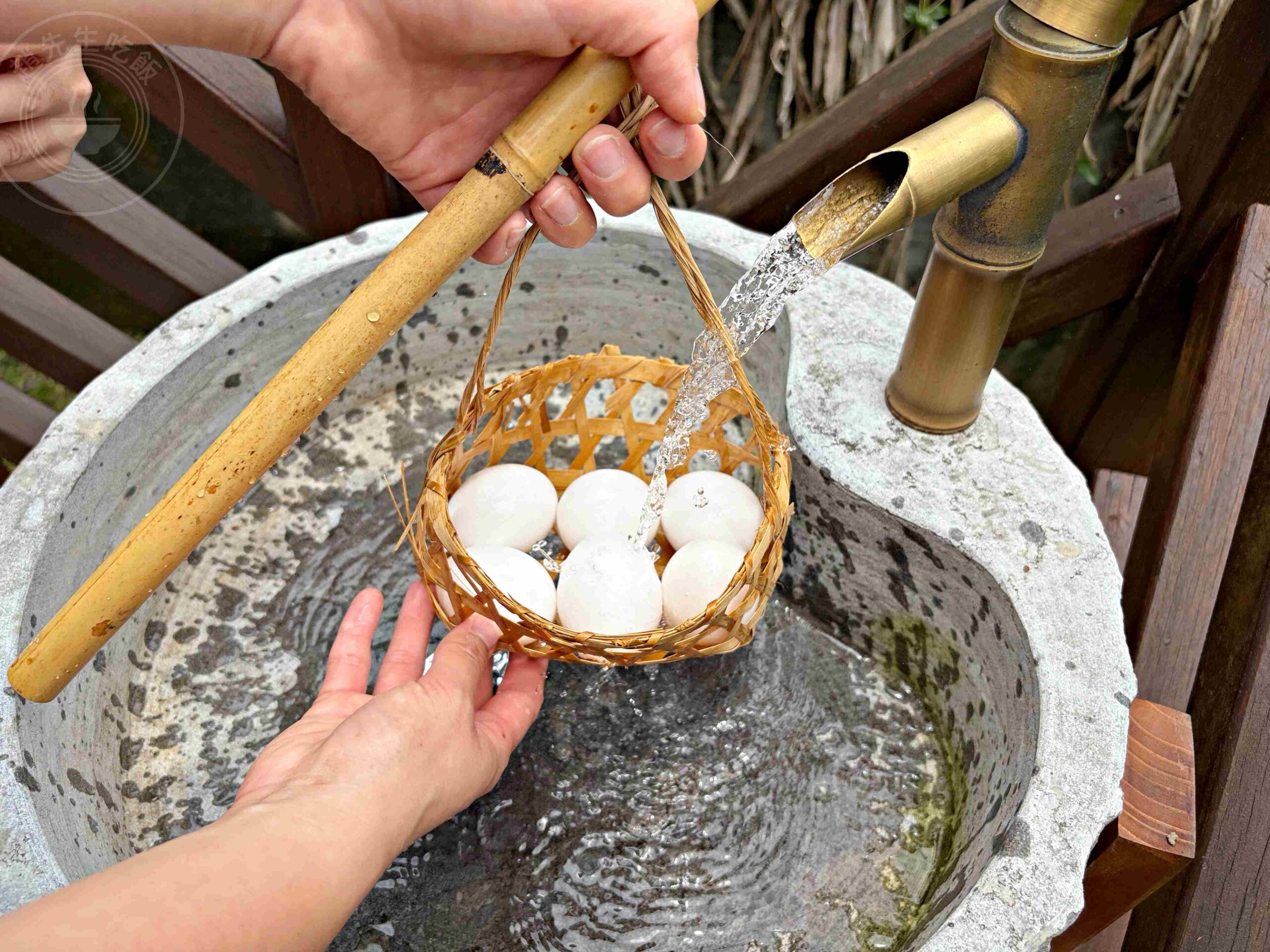 【金山北海岸景點】大鵬足湯公園免費泡美人湯，還能溫泉煮蛋推薦(菜單) @趙先生吃飯