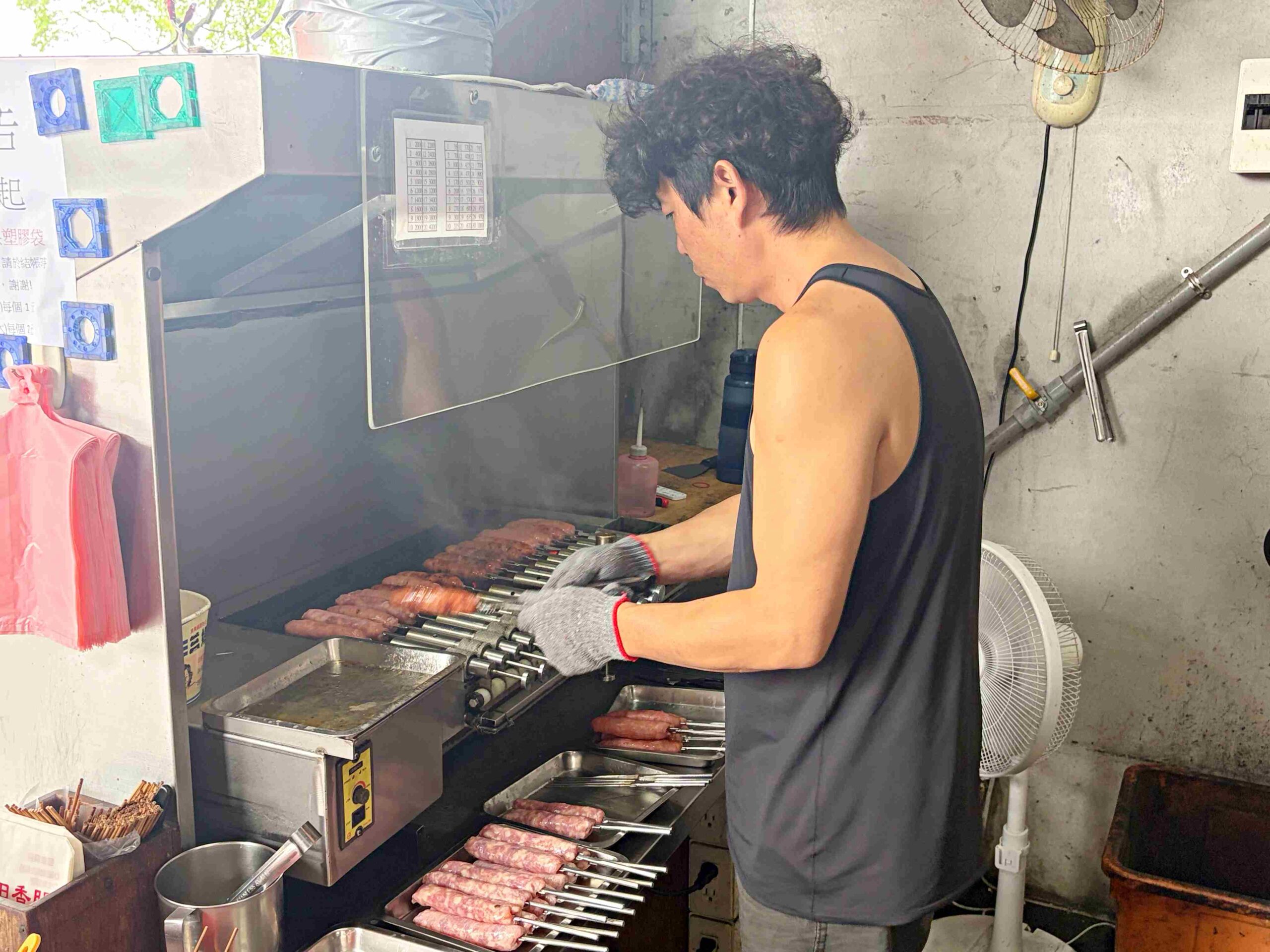 【宜蘭美食】玉田炭烤香腸，田野小路上噴汁旋轉烤香腸，隱藏版必吃推薦(菜單) @趙先生吃飯