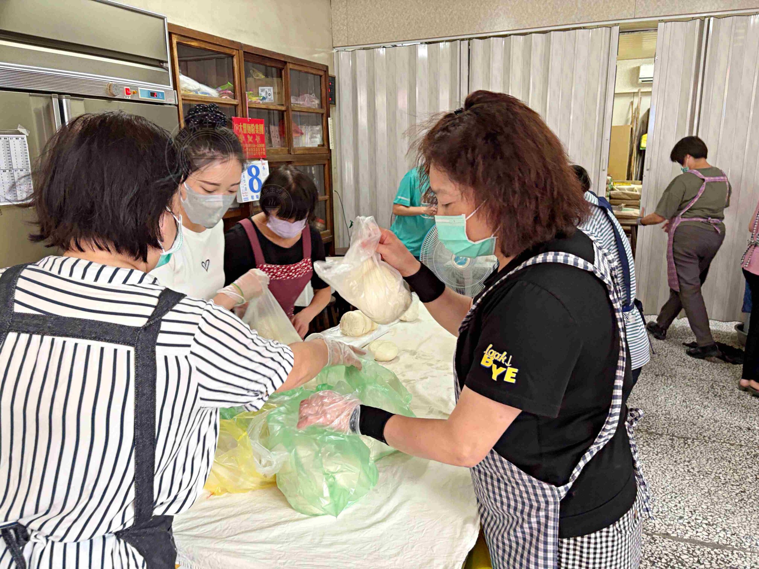 【宜蘭礁溪美食】礁溪包子饅頭專賣店，出爐秒殺、每人限購排隊老店推薦肉包饅頭(菜單) @趙先生吃飯