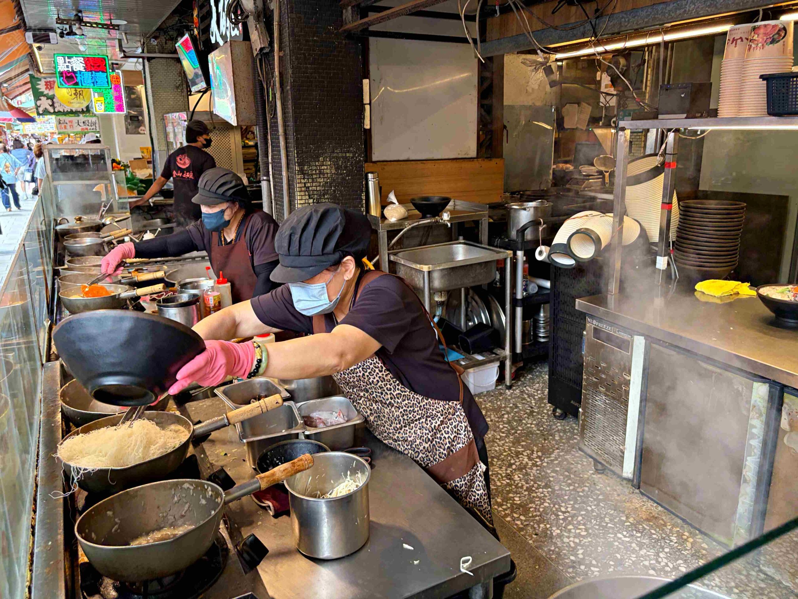 【金山老街美食】金山大碗螃蟹，不吃鴨肉改吃爆量海鮮沙公粥推薦(菜單) @趙先生吃飯