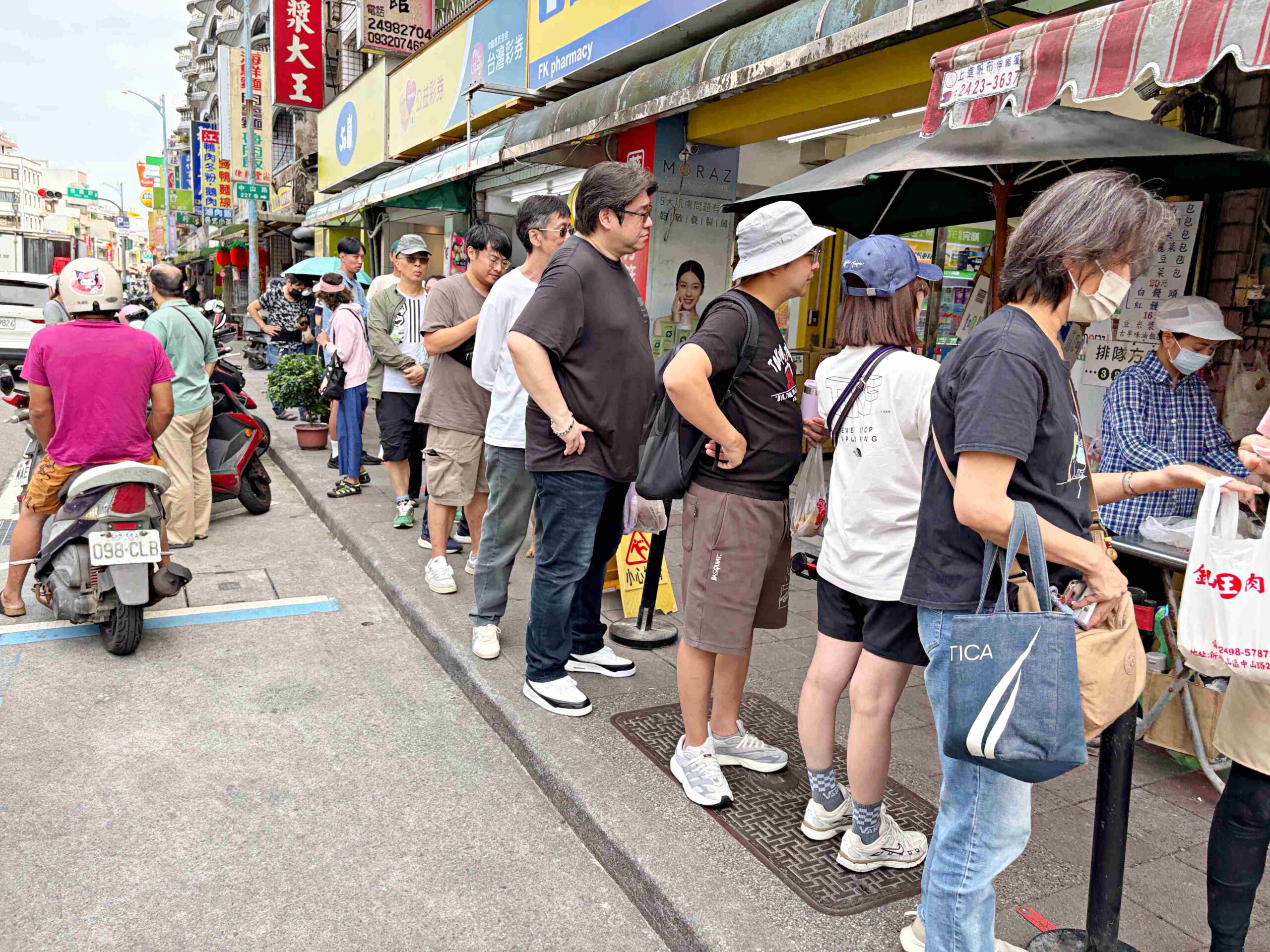 【新莊美食】金山王肉包，金山在地最強20元銅板價手工現包現蒸包子推薦(菜單) @趙先生吃飯