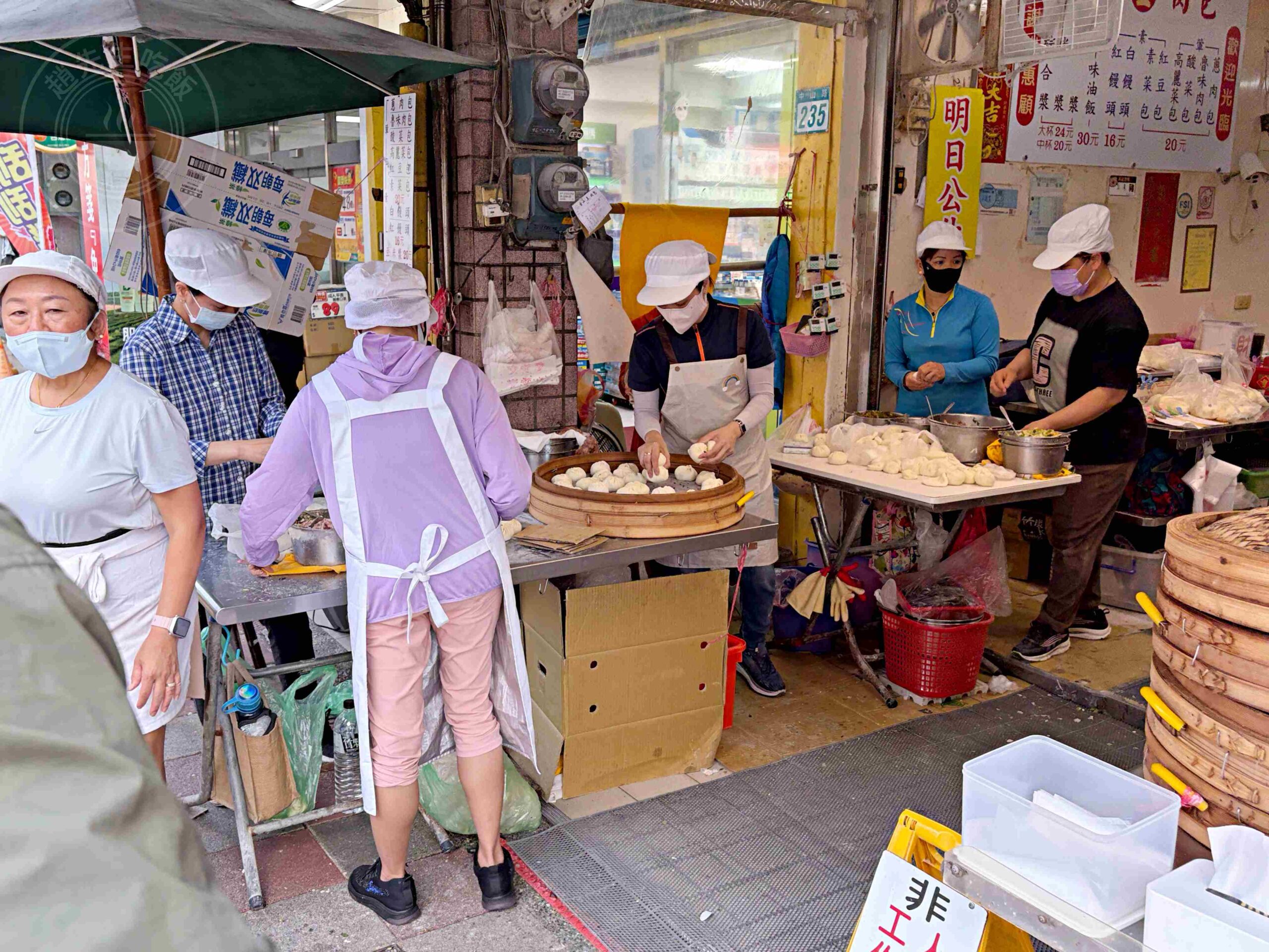 【新莊美食】金山王肉包，金山在地最強20元銅板價手工現包現蒸包子推薦(菜單) @趙先生吃飯