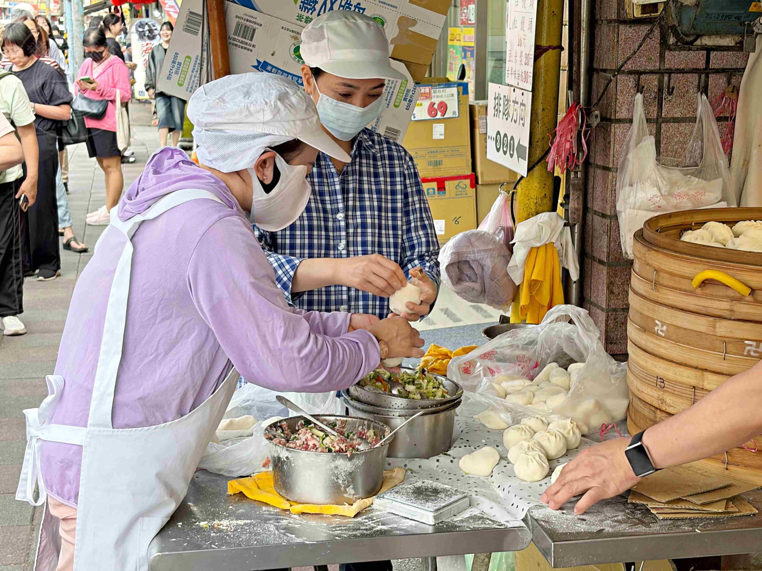 【新莊美食】金山王肉包，金山在地最強20元銅板價手工現包現蒸包子推薦(菜單) @趙先生吃飯