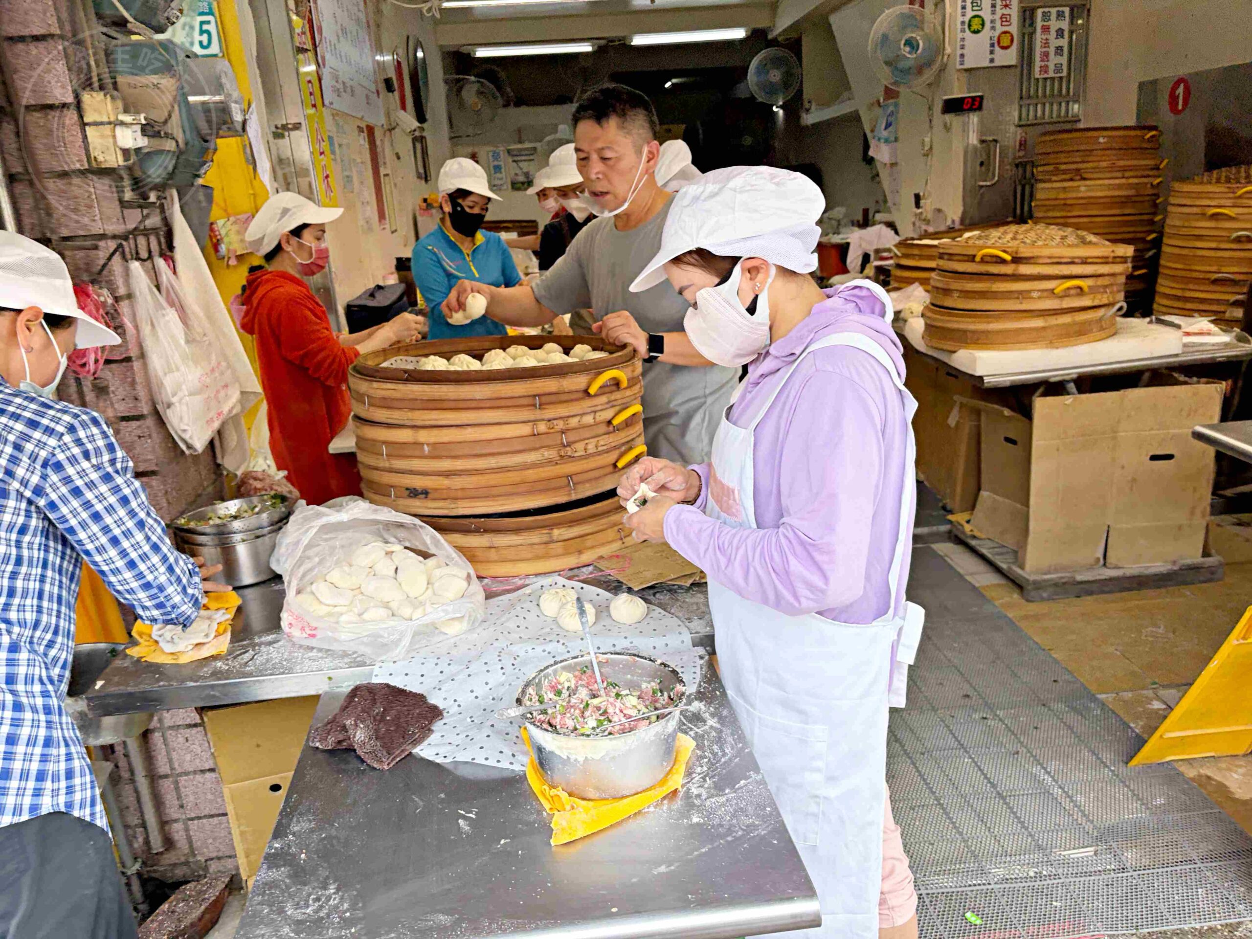 【新莊美食】金山王肉包，金山在地最強20元銅板價手工現包現蒸包子推薦(菜單) @趙先生吃飯