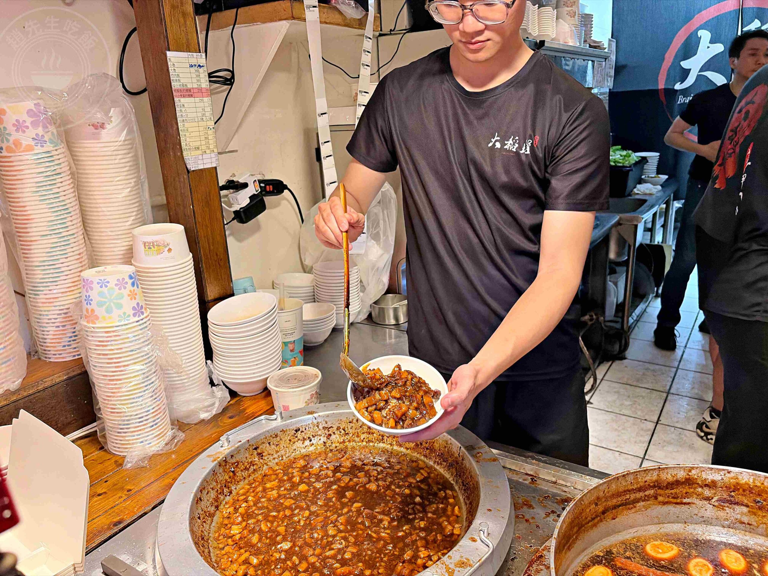 【台北車站美食】大稻埕魯肉飯，巷弄裡傳承一甲子的黑金膠質肥肉推薦(菜單) @趙先生吃飯