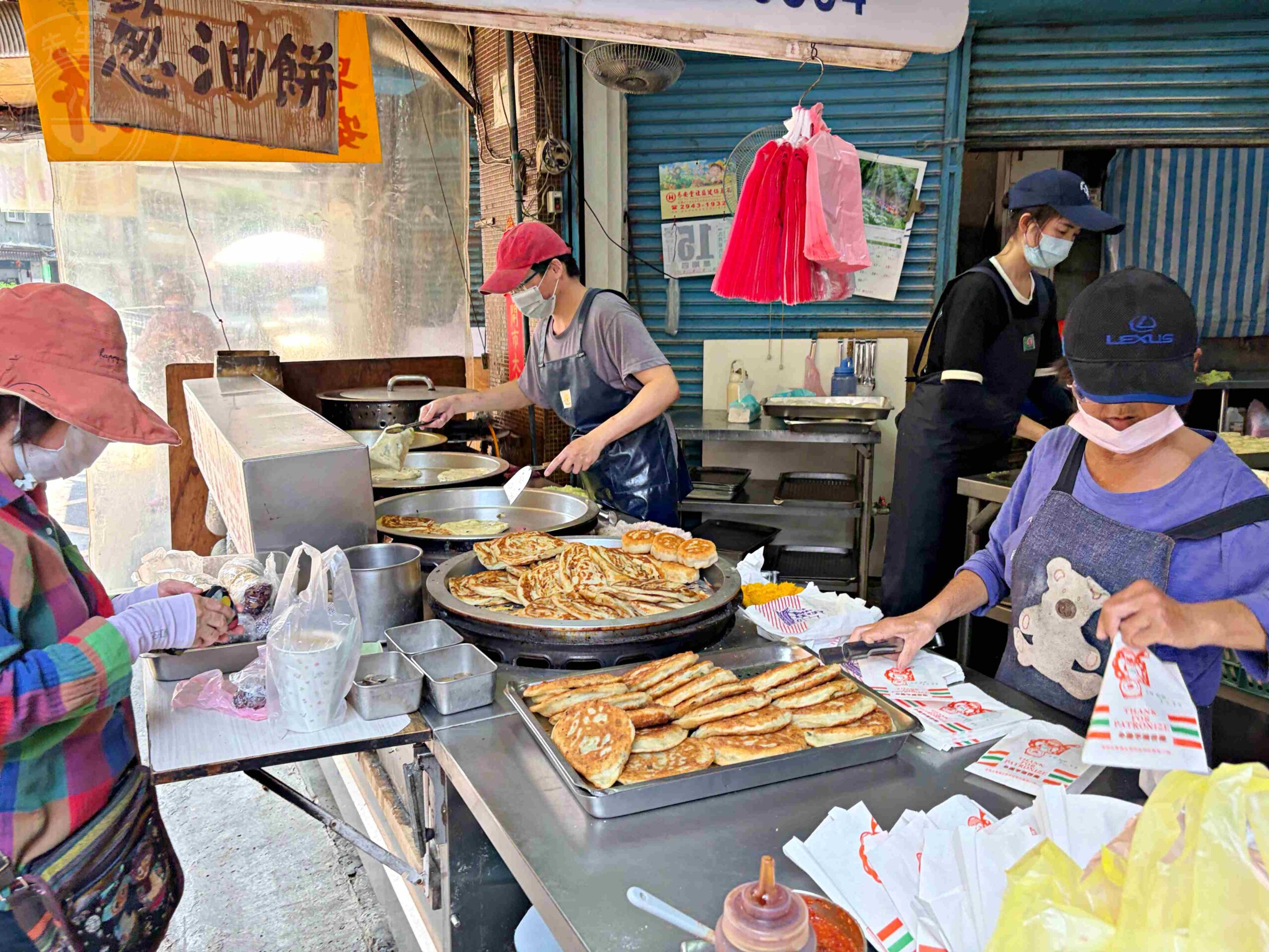 【中和美食】早安蔥油餅,四號公園旁30年老字號市場小吃推薦蔥油餅加蛋、豬肉餡餅(菜單) @趙先生吃飯 【中和美食】早安蔥油餅,四號公園旁30年老字號市場小吃推薦蔥油餅加蛋、豬肉餡餅(菜單) @趙先生吃飯
