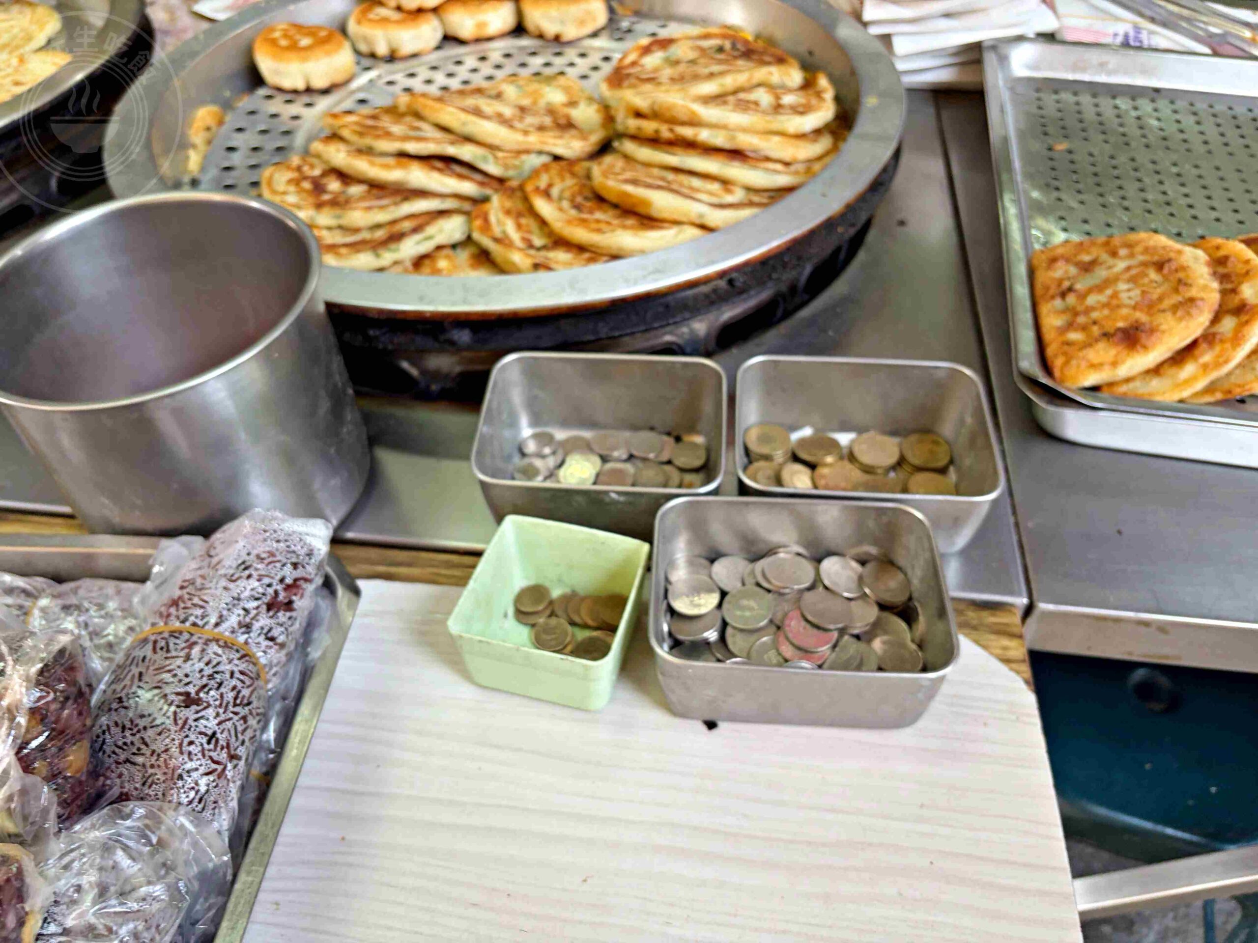 【中和美食】早安蔥油餅,四號公園旁30年老字號市場小吃推薦蔥油餅加蛋、豬肉餡餅(菜單) @趙先生吃飯 【中和美食】早安蔥油餅,四號公園旁30年老字號市場小吃推薦蔥油餅加蛋、豬肉餡餅(菜單) @趙先生吃飯