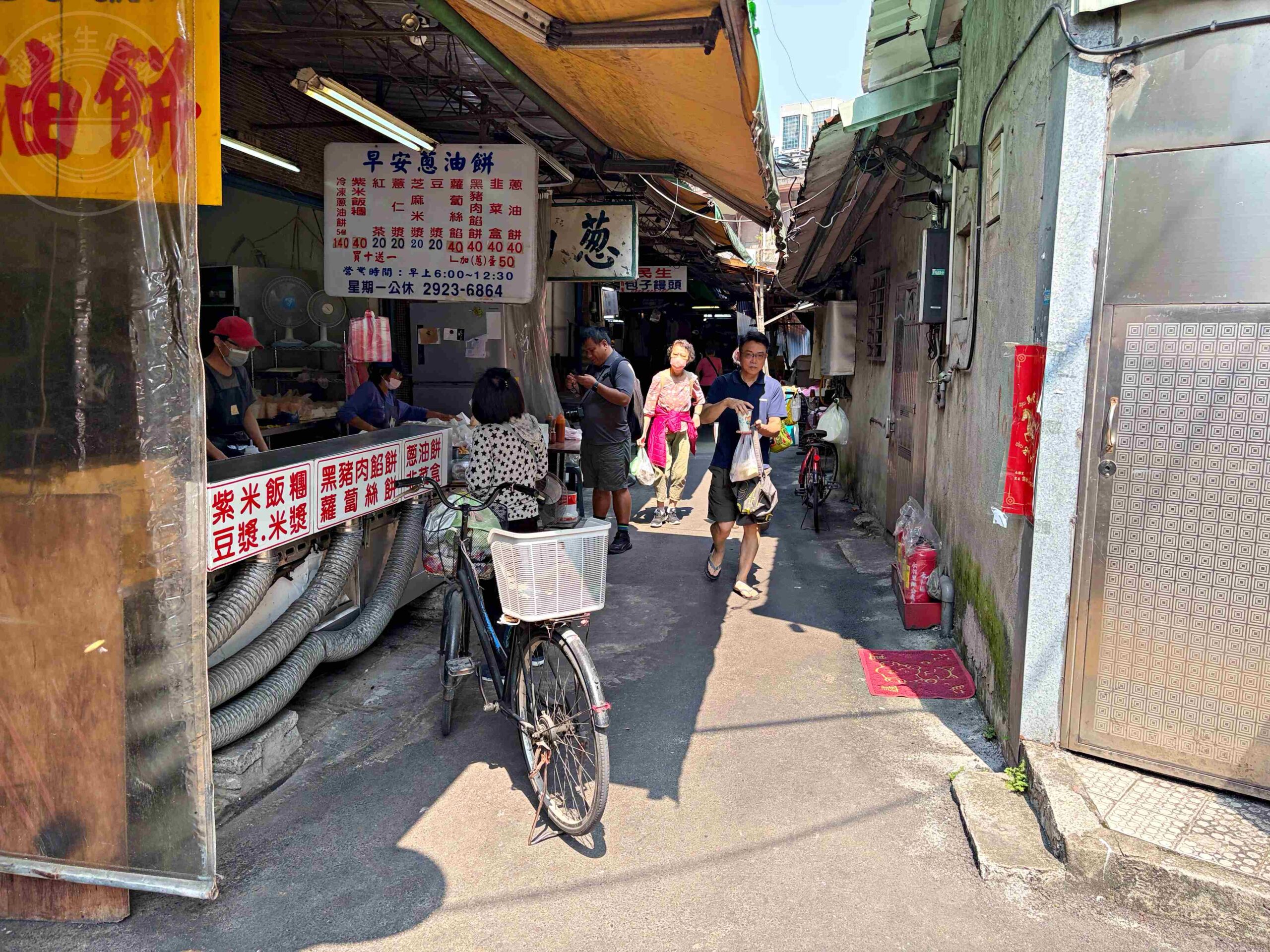 【中和美食】早安蔥油餅,四號公園旁30年老字號市場小吃推薦蔥油餅加蛋、豬肉餡餅(菜單) @趙先生吃飯 【中和美食】早安蔥油餅,四號公園旁30年老字號市場小吃推薦蔥油餅加蛋、豬肉餡餅(菜單) @趙先生吃飯