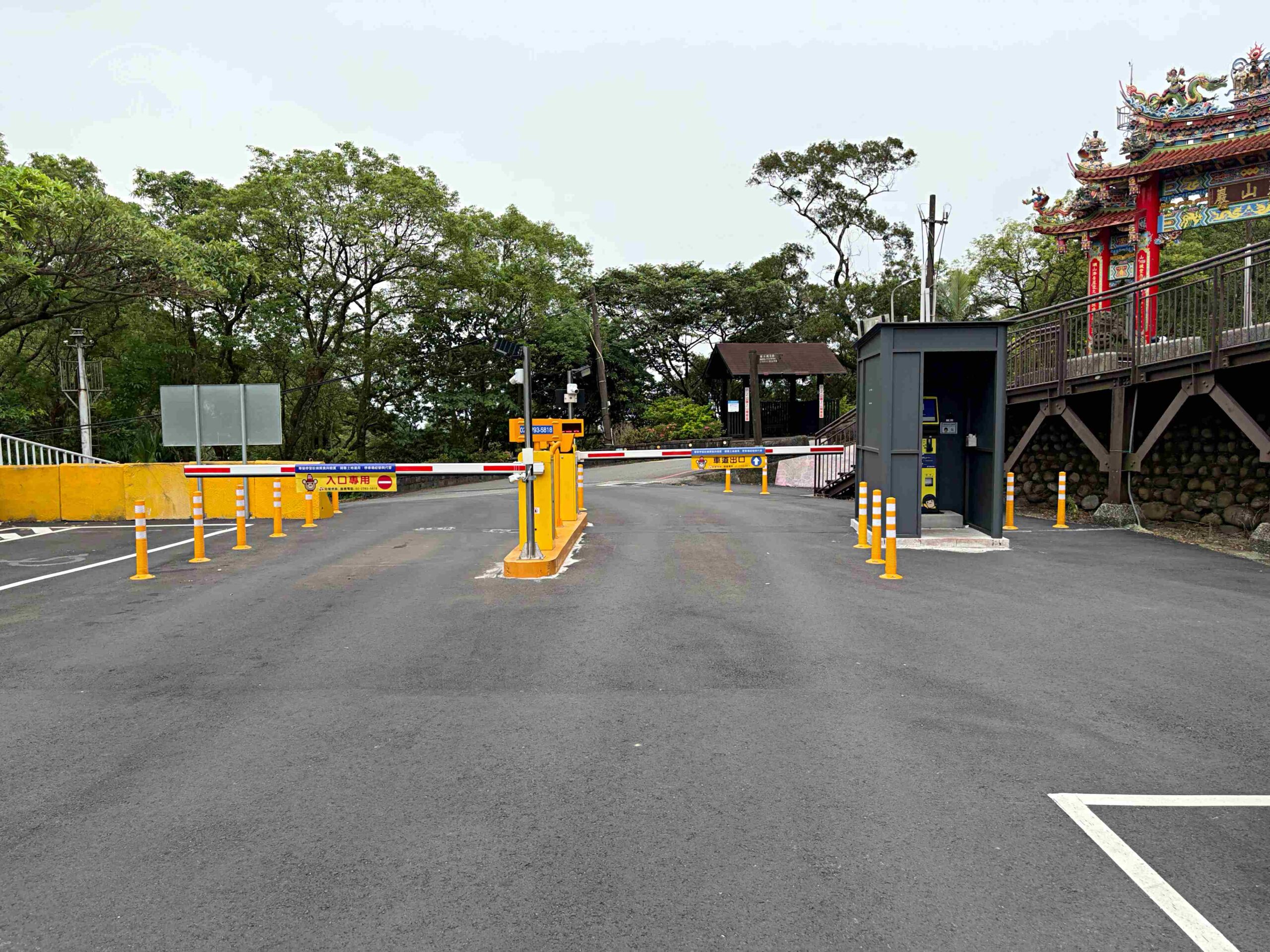 【內湖景點】碧山巖開漳聖王廟,免費好停車的散步路線,遠眺台北101推薦(白石湖吊橋) @趙先生吃飯 【內湖景點】碧山巖開漳聖王廟,免費好停車的散步路線,遠眺台北101推薦(白石湖吊橋) @趙先生吃飯