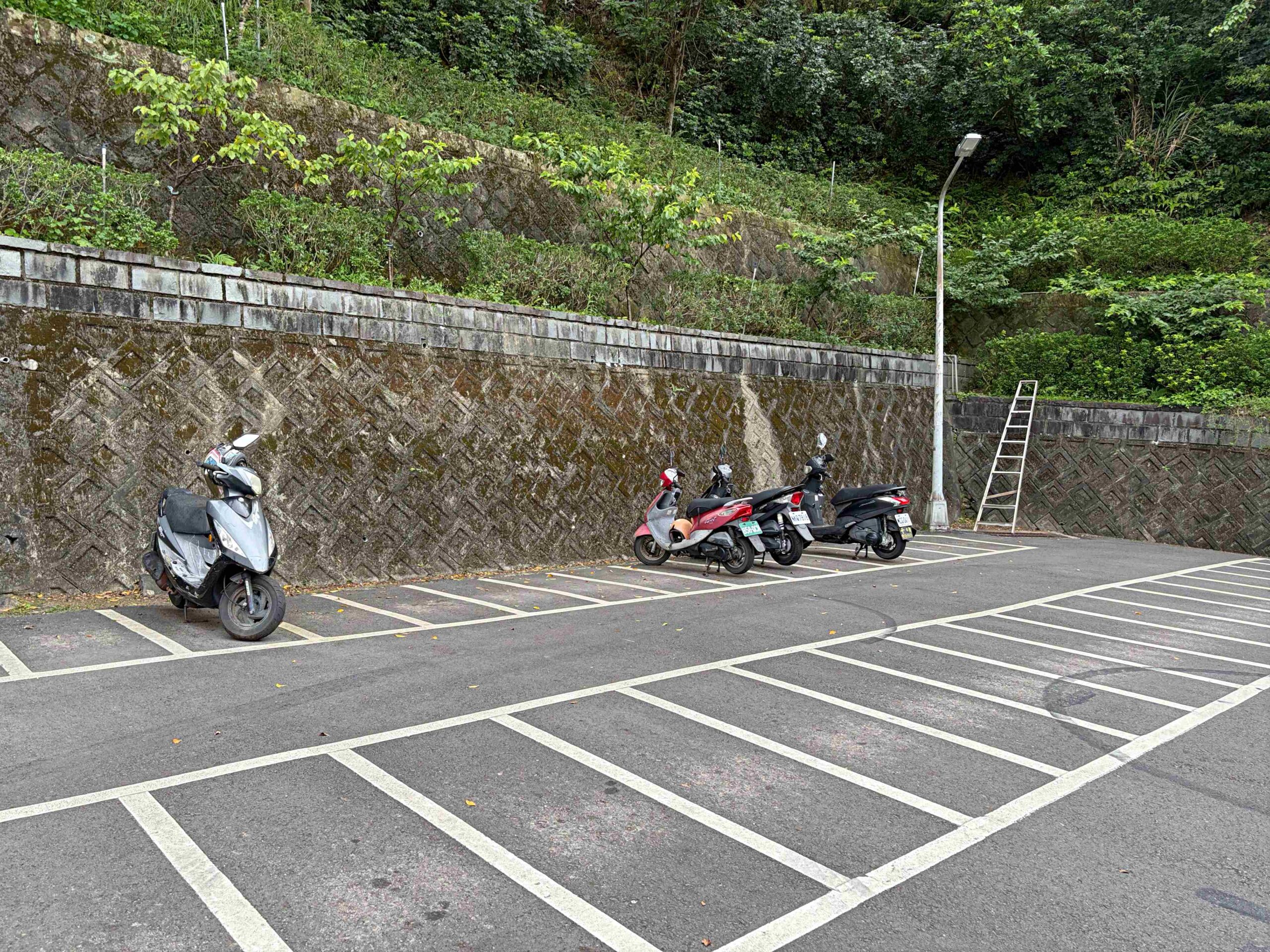 【內湖景點】碧山巖開漳聖王廟,免費好停車的散步路線,遠眺台北101推薦(白石湖吊橋) @趙先生吃飯 【內湖景點】碧山巖開漳聖王廟,免費好停車的散步路線,遠眺台北101推薦(白石湖吊橋) @趙先生吃飯