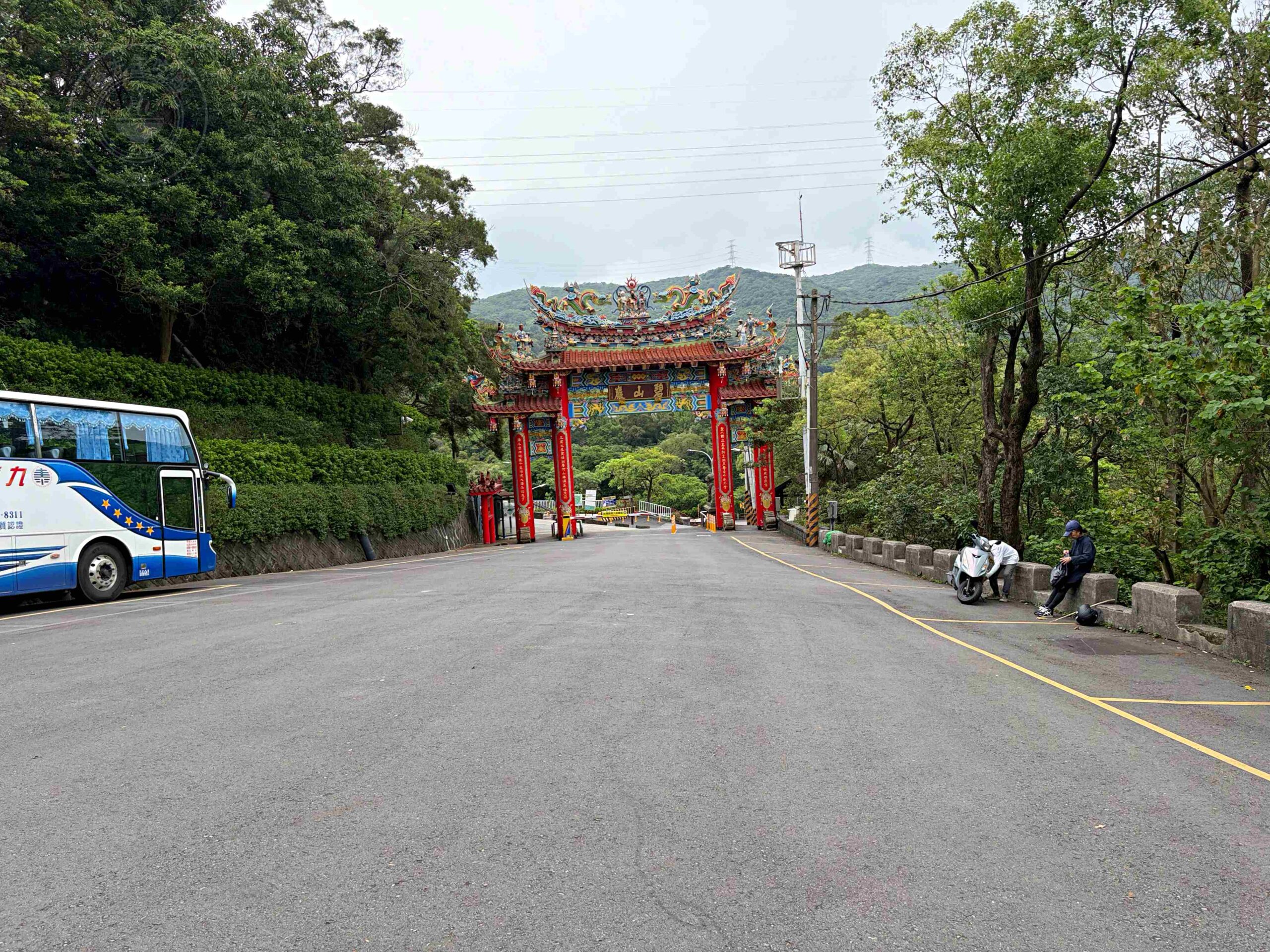 【內湖景點】碧山巖開漳聖王廟,免費好停車的散步路線,遠眺台北101推薦(白石湖吊橋) @趙先生吃飯 【內湖景點】碧山巖開漳聖王廟,免費好停車的散步路線,遠眺台北101推薦(白石湖吊橋) @趙先生吃飯
