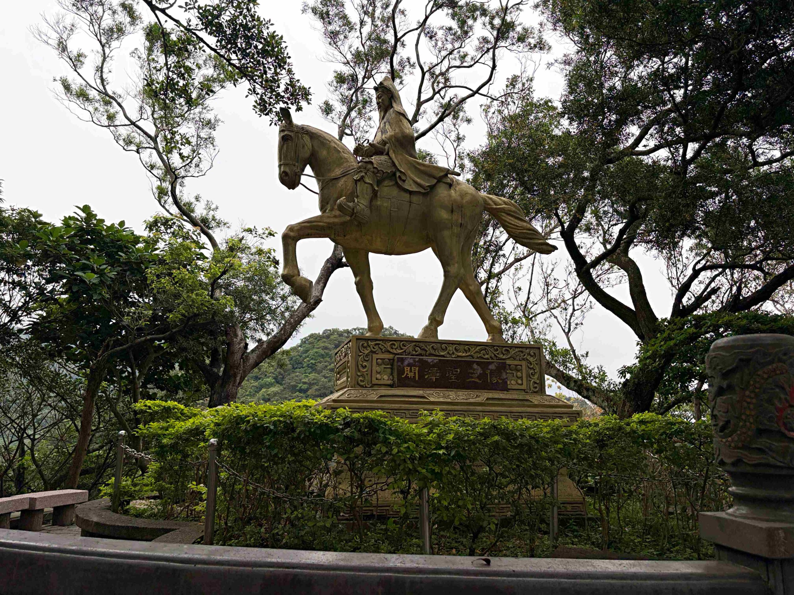 【內湖景點】碧山巖開漳聖王廟,免費好停車的散步路線,遠眺台北101推薦(白石湖吊橋) @趙先生吃飯 【內湖景點】碧山巖開漳聖王廟,免費好停車的散步路線,遠眺台北101推薦(白石湖吊橋) @趙先生吃飯
