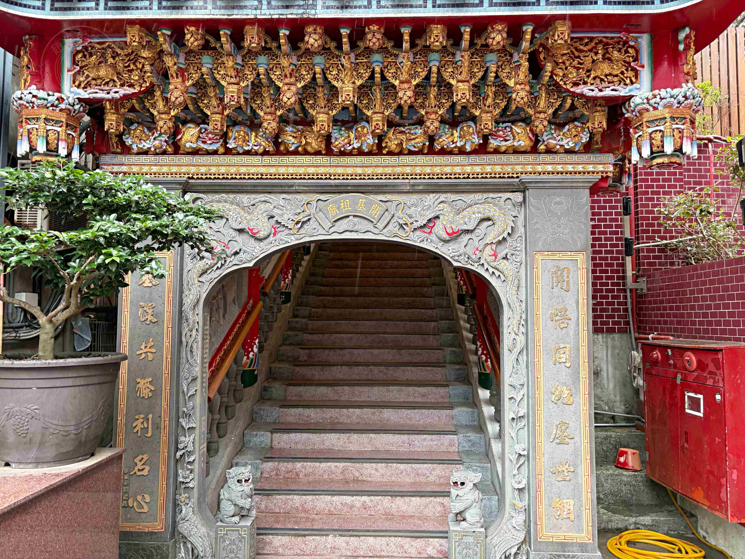 【內湖景點】碧山巖開漳聖王廟,免費好停車的散步路線,遠眺台北101推薦(白石湖吊橋) @趙先生吃飯 【內湖景點】碧山巖開漳聖王廟,免費好停車的散步路線,遠眺台北101推薦(白石湖吊橋) @趙先生吃飯