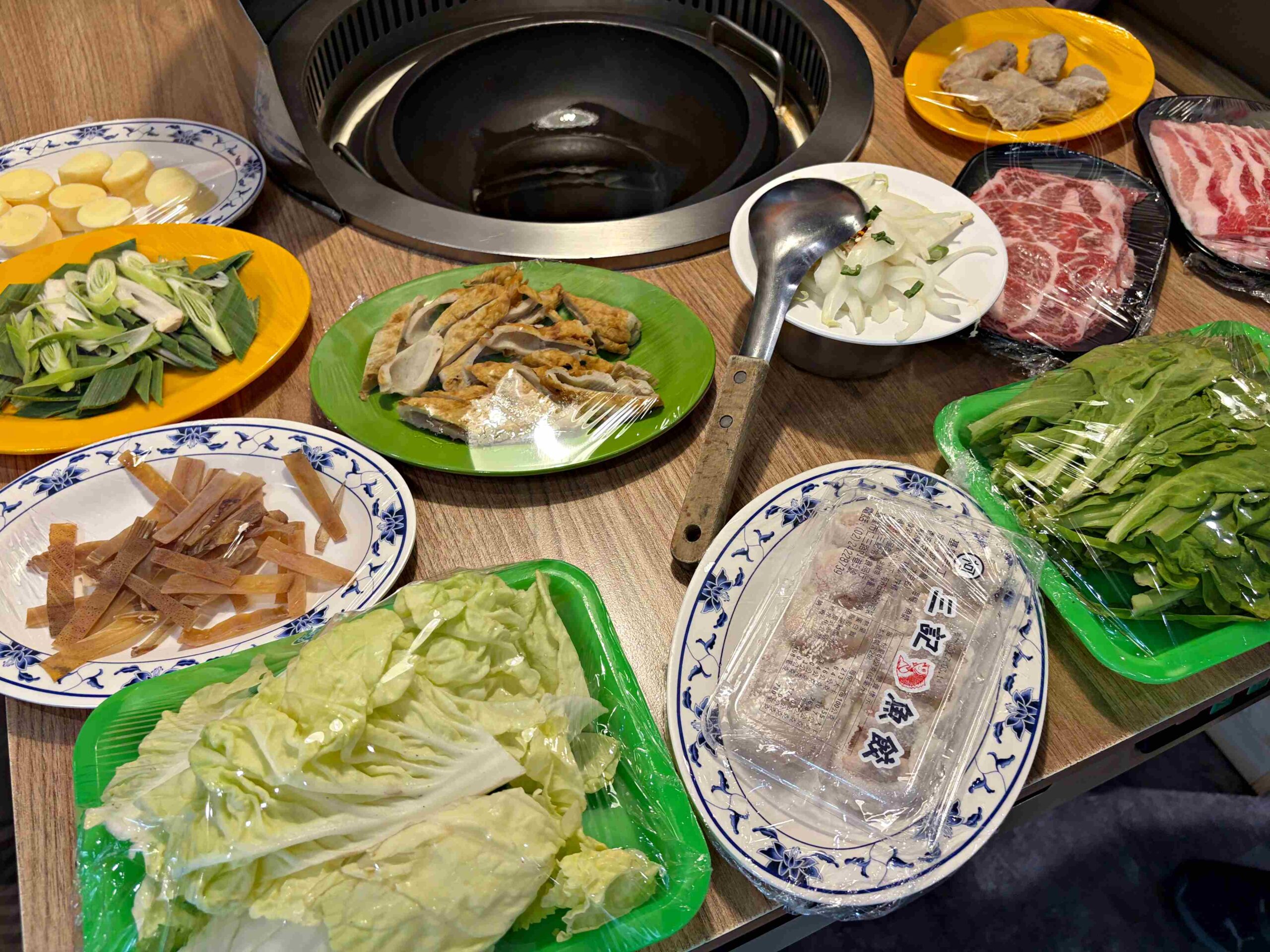 【永和美食】金川石頭火鍋，小紅莓創始人二代店，懷舊湯頭爆炒肉片推薦(菜單) @趙先生吃飯