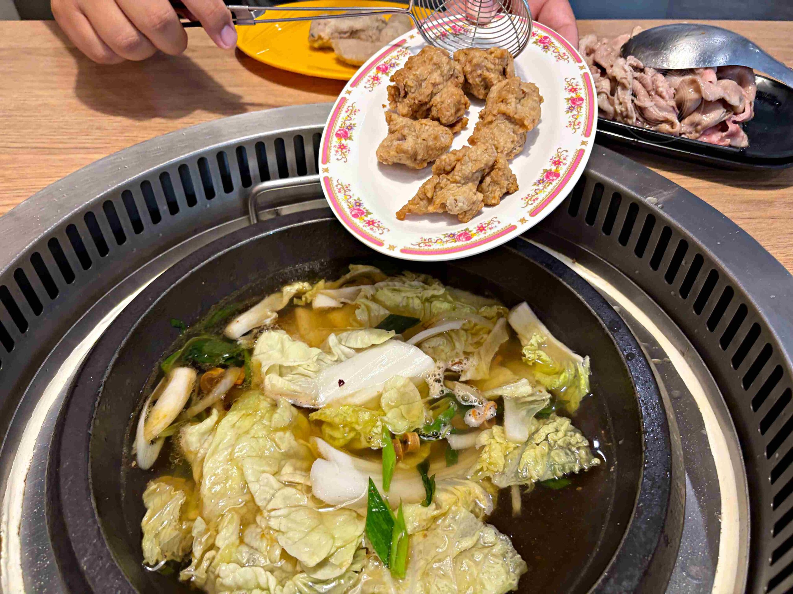 【永和美食】金川石頭火鍋，小紅莓創始人二代店，懷舊湯頭爆炒肉片推薦(菜單) @趙先生吃飯