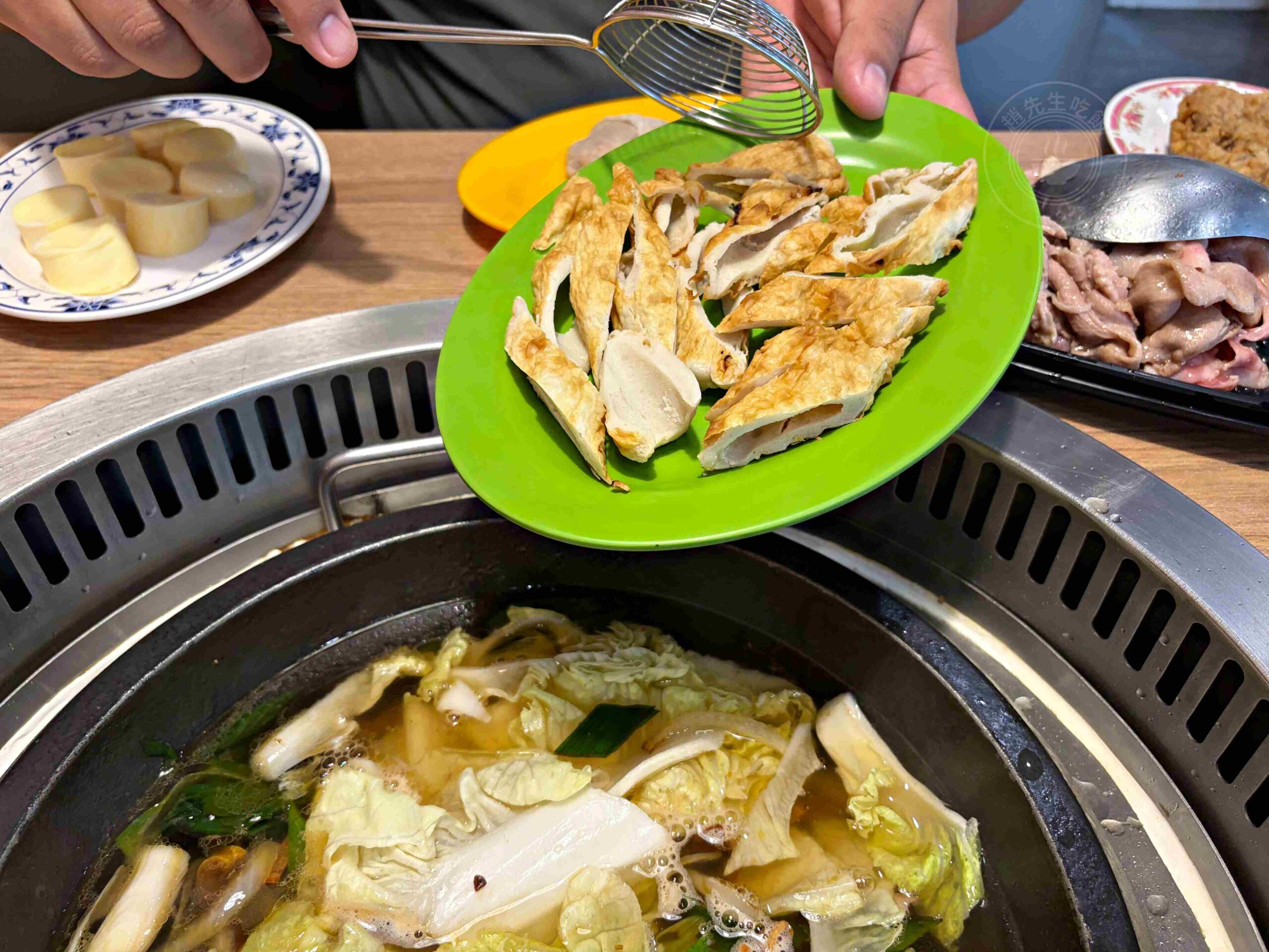 【永和美食】金川石頭火鍋，小紅莓創始人二代店，懷舊湯頭爆炒肉片推薦(菜單) @趙先生吃飯