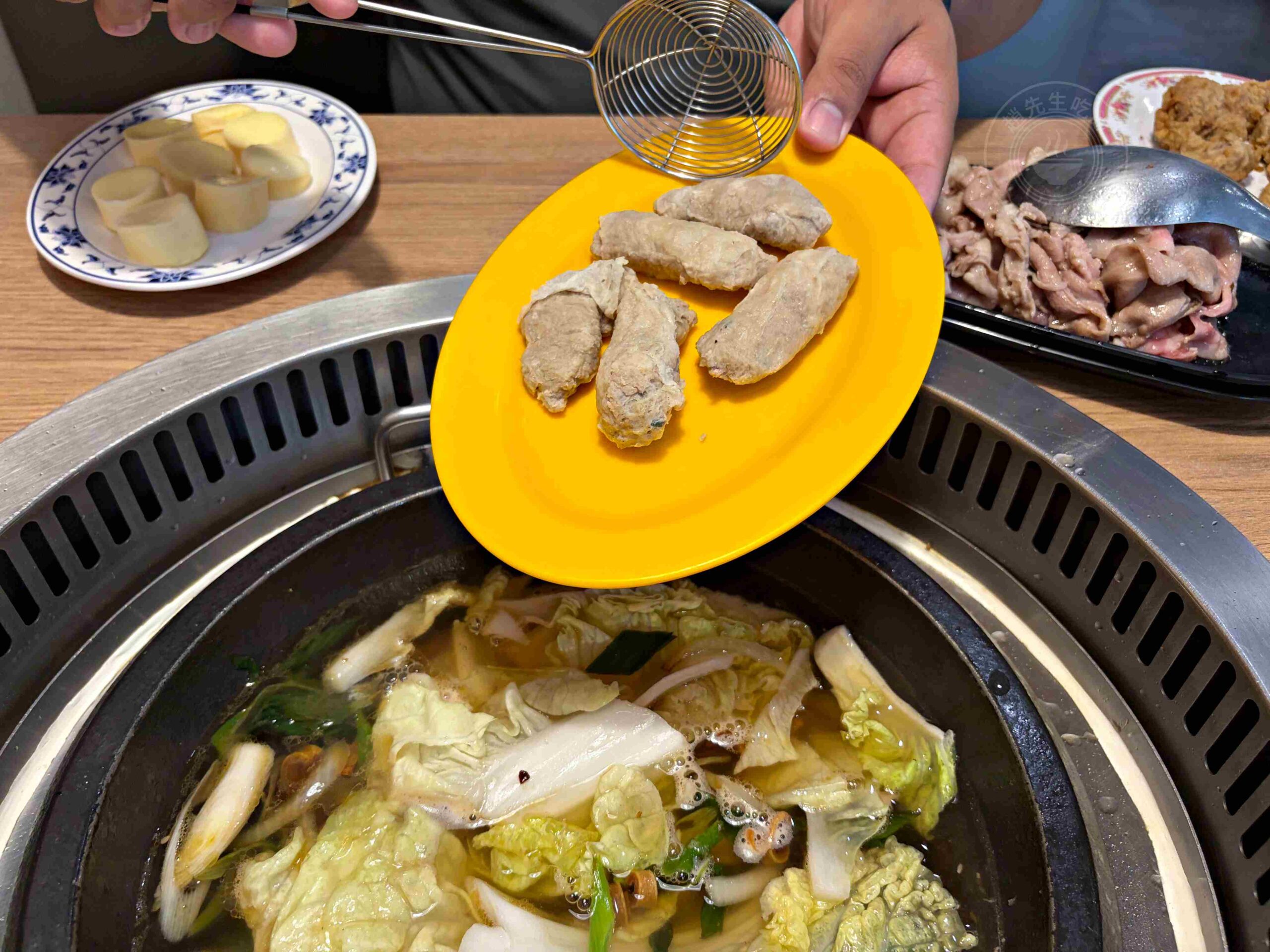 【永和美食】金川石頭火鍋，小紅莓創始人二代店，懷舊湯頭爆炒肉片推薦(菜單) @趙先生吃飯