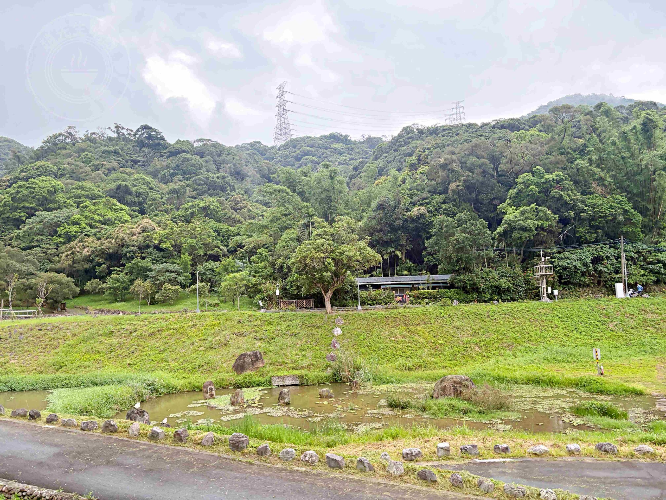 【內湖美食】金瑞治水園區，免門票森林系秘境，日式木造小屋、步道全家散步推薦 @趙先生吃飯