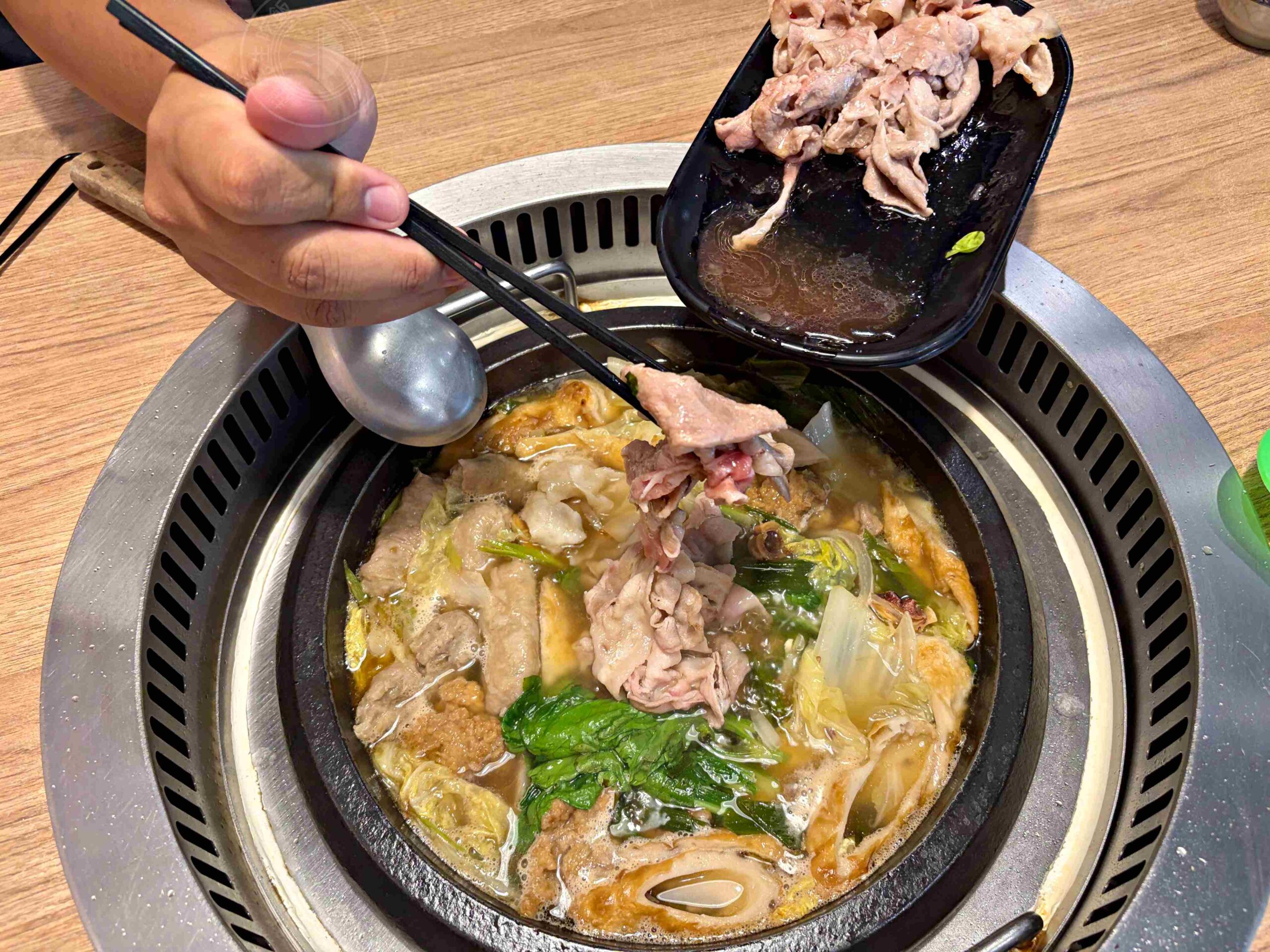 【永和美食】金川石頭火鍋，小紅莓創始人二代店，懷舊湯頭爆炒肉片推薦(菜單) @趙先生吃飯