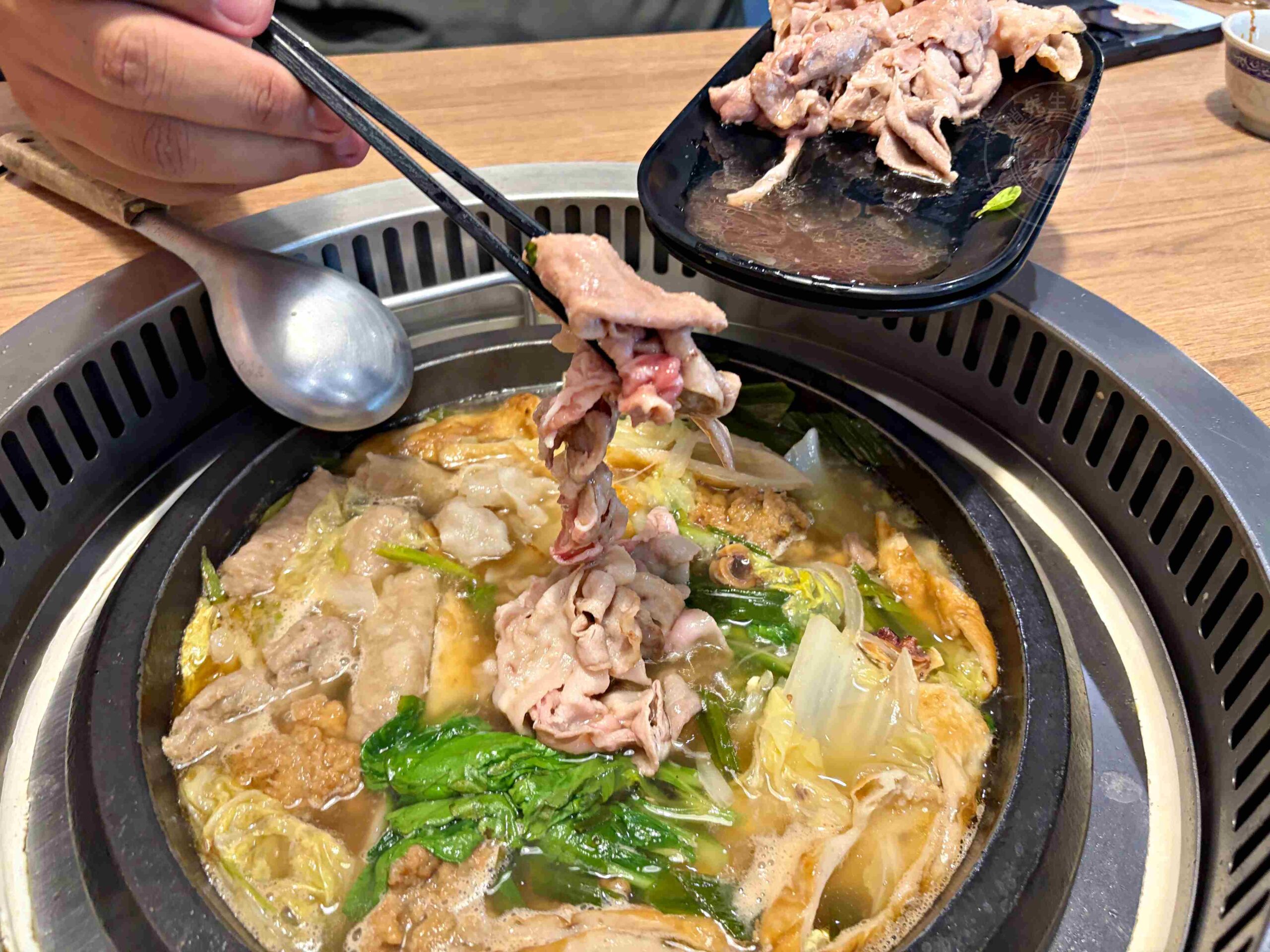 【永和美食】金川石頭火鍋，小紅莓創始人二代店，懷舊湯頭爆炒肉片推薦(菜單) @趙先生吃飯