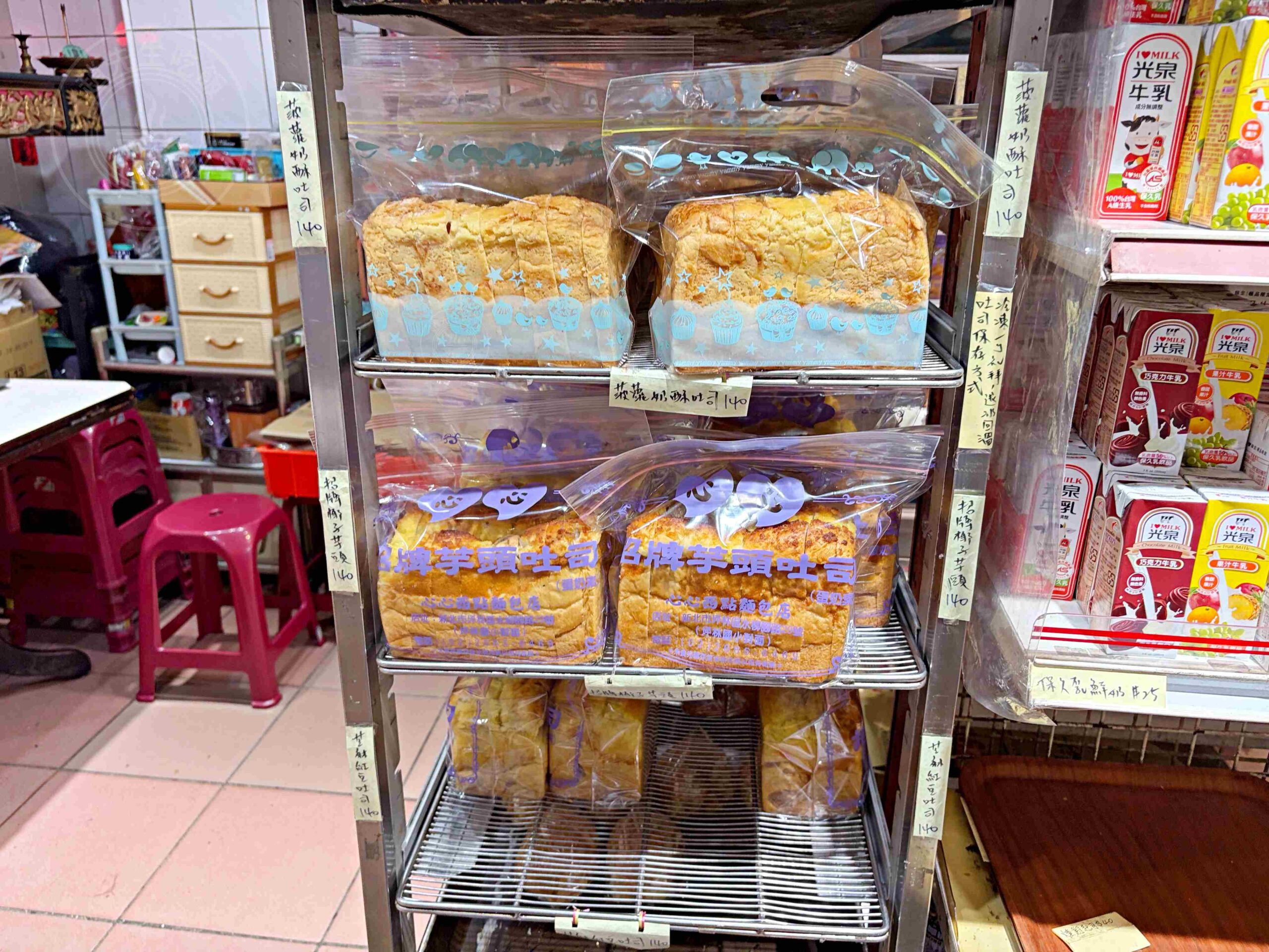 【坪林美食】心心麵包店，隱藏老街的傳統古早味吐司，必買超重芋泥吐司、麵包推薦(菜單) @趙先生吃飯