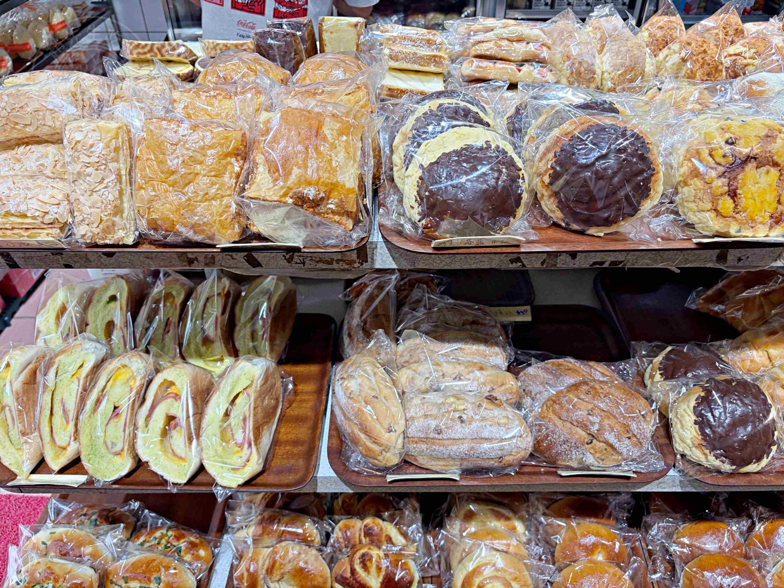 【坪林美食】心心麵包店，隱藏老街的傳統古早味吐司，必買超重芋泥吐司、麵包推薦(菜單) @趙先生吃飯
