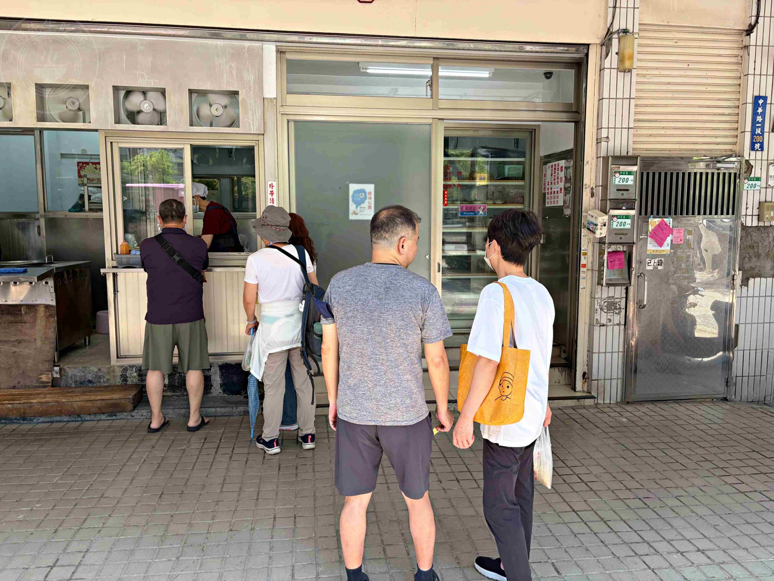 【西門美食】張記韭菜水煎包，內用吹冷氣吃超大顆現煎包子和小吃推薦(菜單) @趙先生吃飯