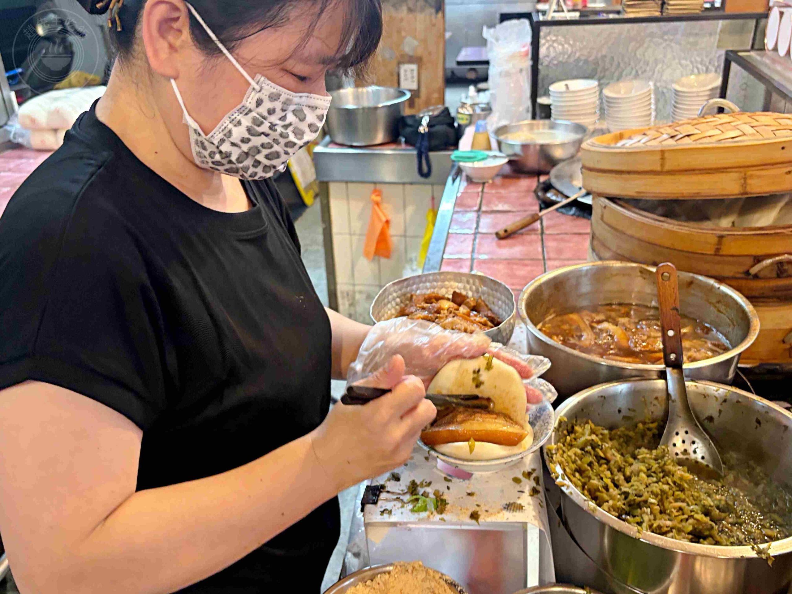 【萬華美食】源芳刈包，超過60年老店，連續多年米其林必比登推薦老店推薦刈包、四神湯(菜單) @趙先生吃飯