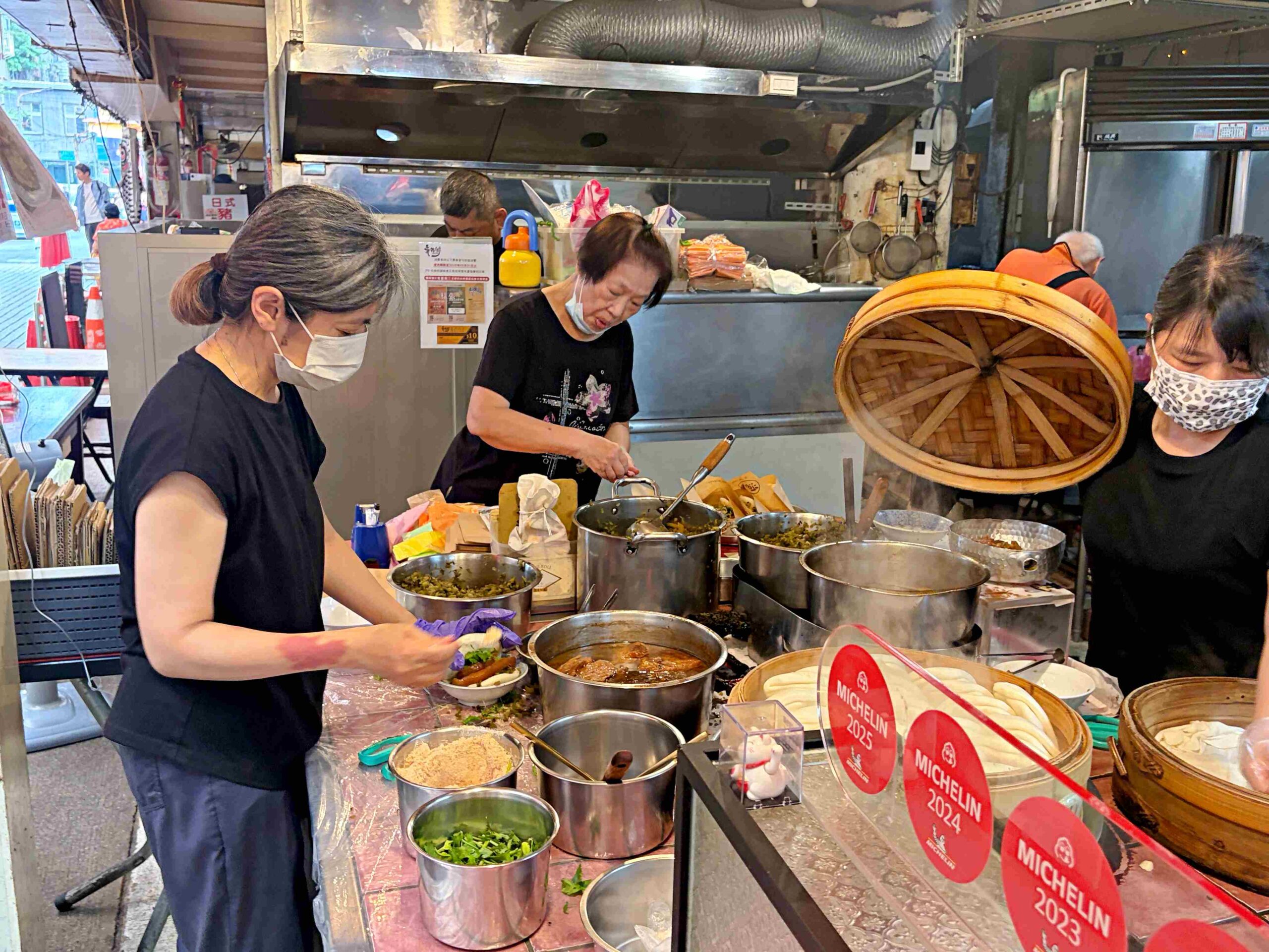 【萬華美食】源芳刈包，超過60年老店，連續多年米其林必比登推薦老店推薦刈包、四神湯(菜單) @趙先生吃飯