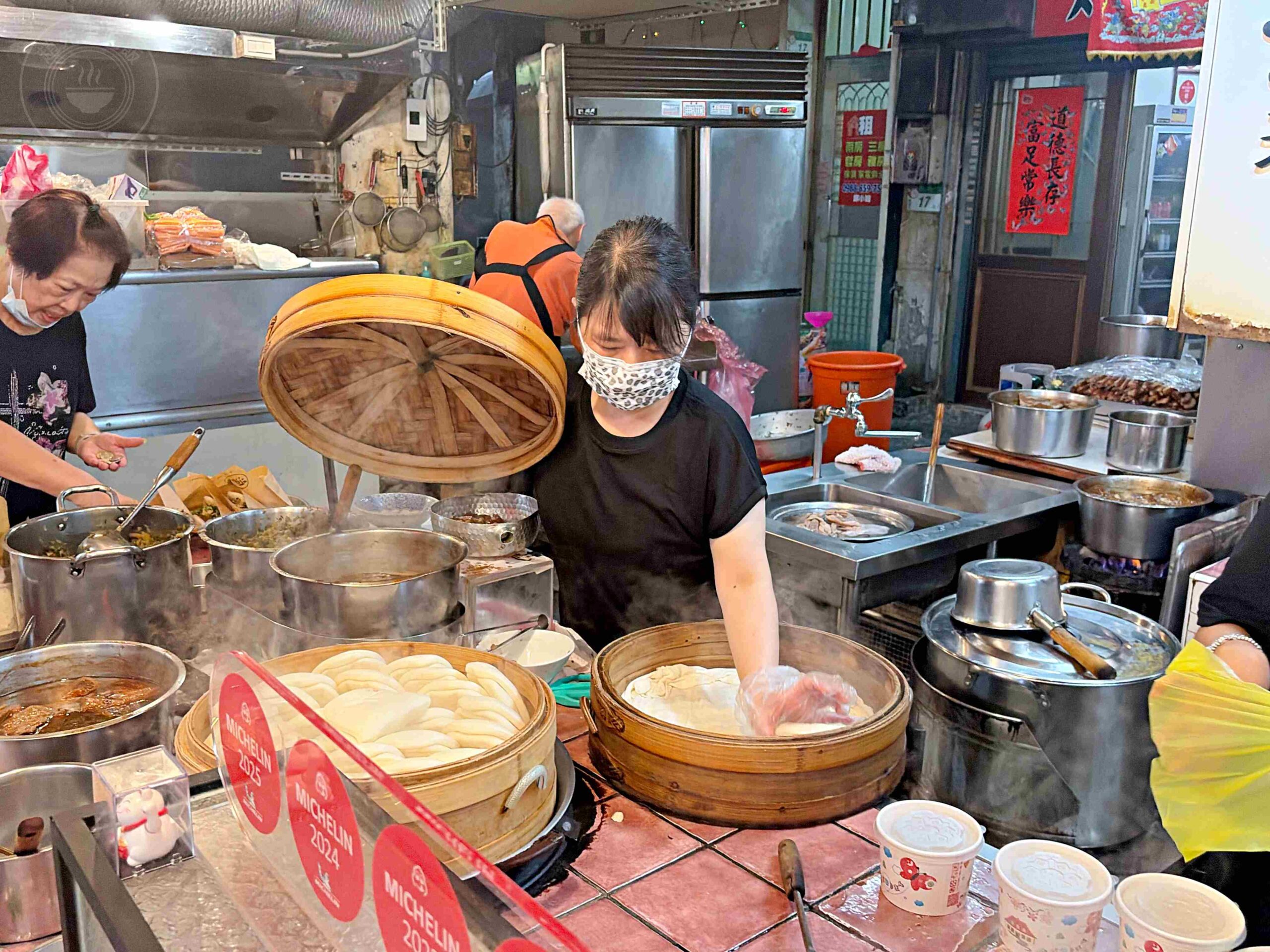 【萬華美食】源芳刈包，超過60年老店，連續多年米其林必比登推薦老店推薦刈包、四神湯(菜單) @趙先生吃飯