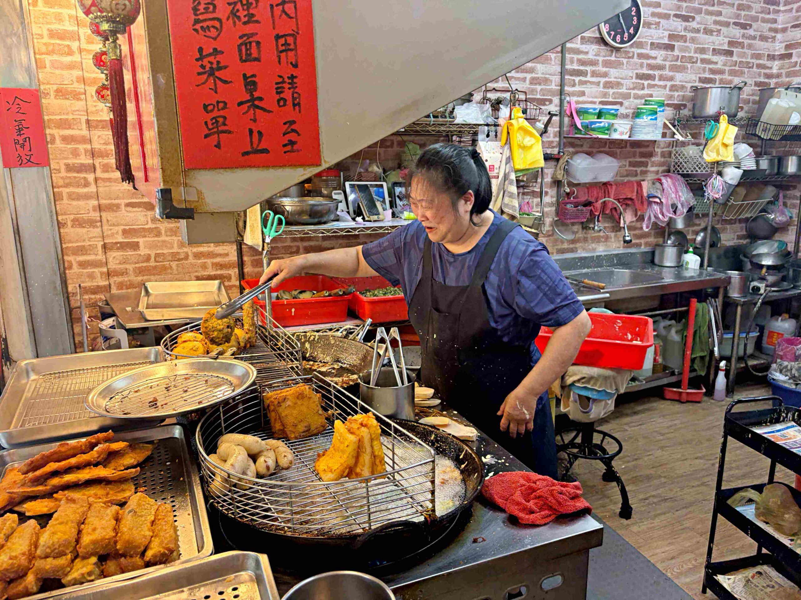 【三重美食】集美蚵嗲，三十年老店，酥脆滿料的純粹古早味銅板小吃推薦(菜單) @趙先生吃飯