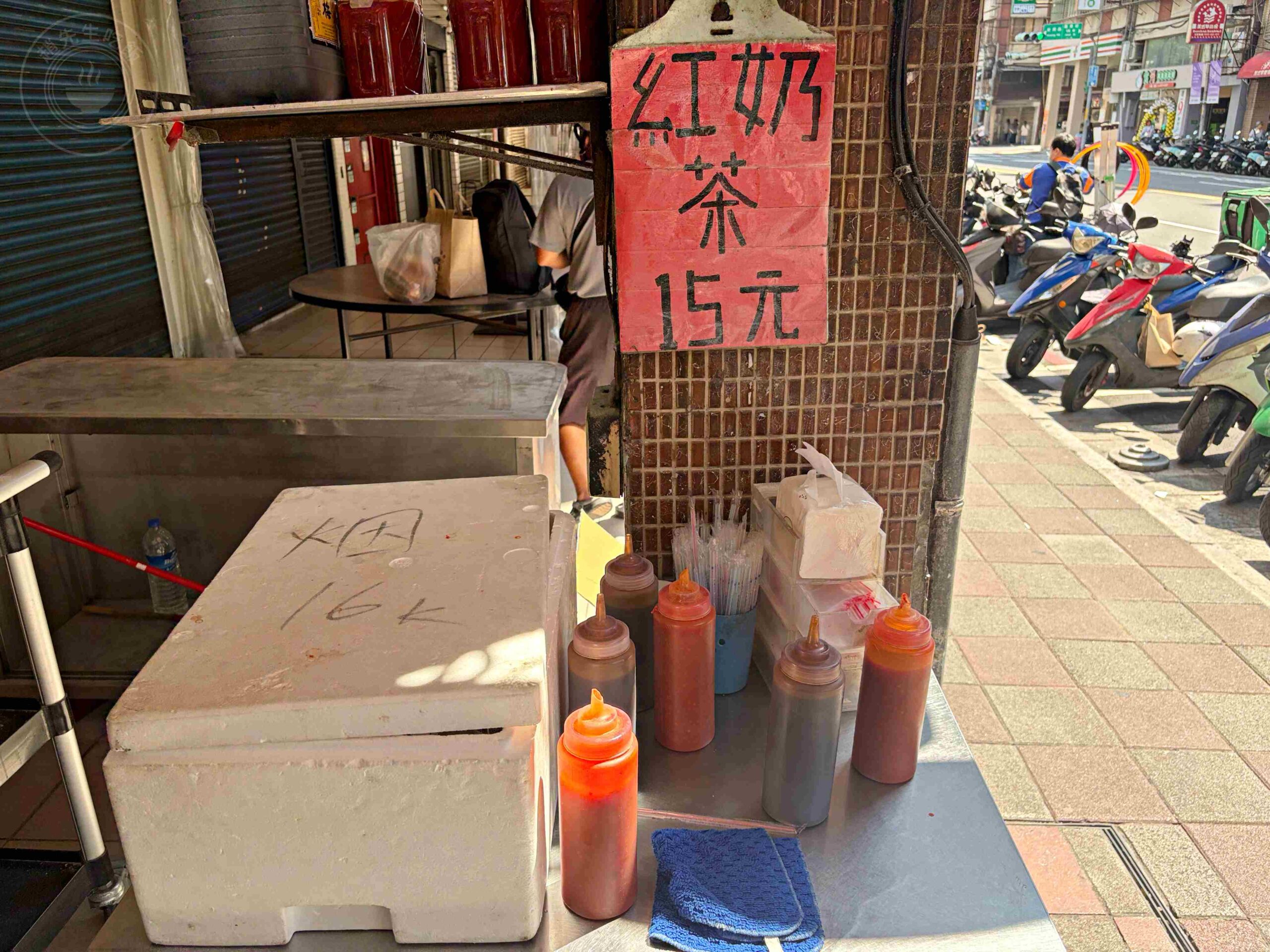 【三重美食】集美水煎包小籠包,一顆8元超佛心銅板排隊小吃推薦水煎包、小籠包(菜單) @趙先生吃飯 【三重美食】集美水煎包小籠包,一顆8元超佛心銅板排隊小吃推薦水煎包、小籠包(菜單) @趙先生吃飯