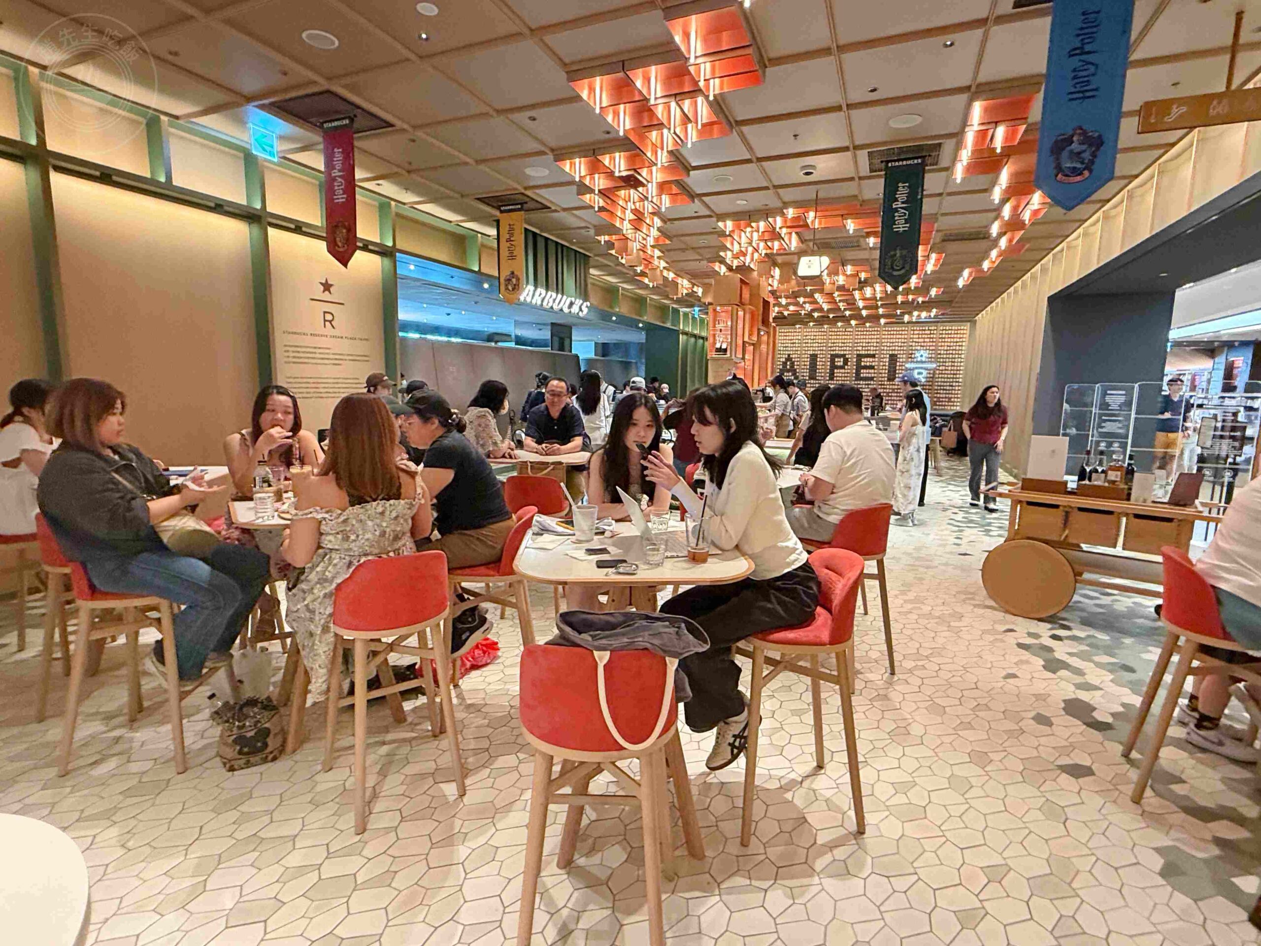【信義區美食】星巴克典藏 DREAM PLAZA，有101景觀、最美不限時咖啡廳推薦 @趙先生吃飯