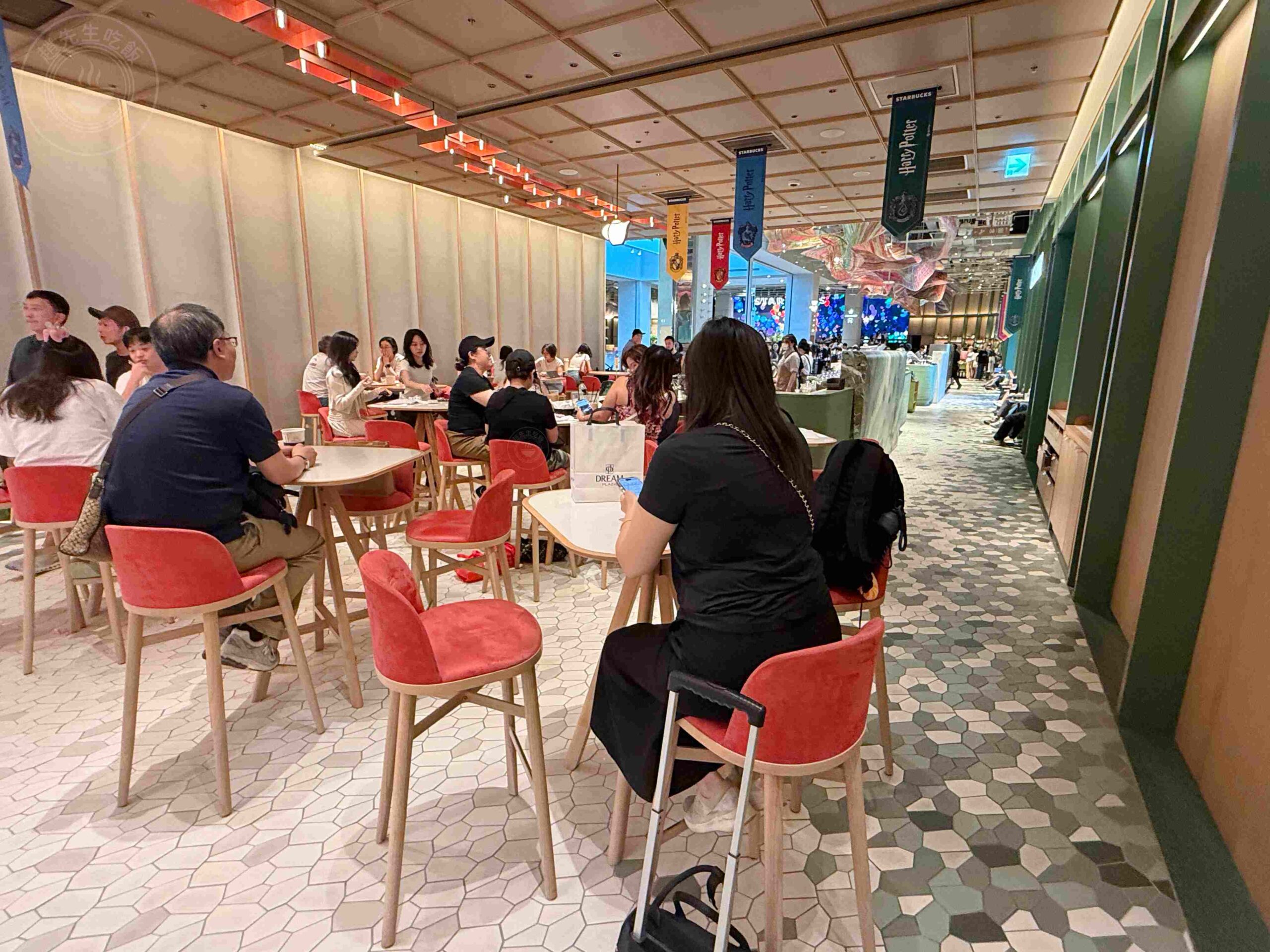 【信義區美食】星巴克典藏 DREAM PLAZA，有101景觀、最美不限時咖啡廳推薦 @趙先生吃飯